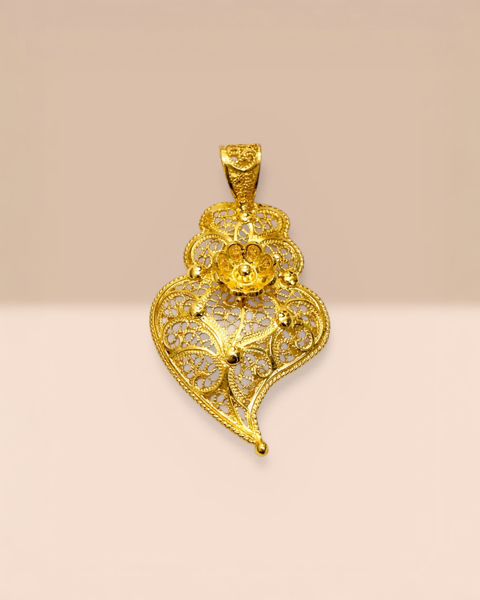 Viana Heart Medal in Gold