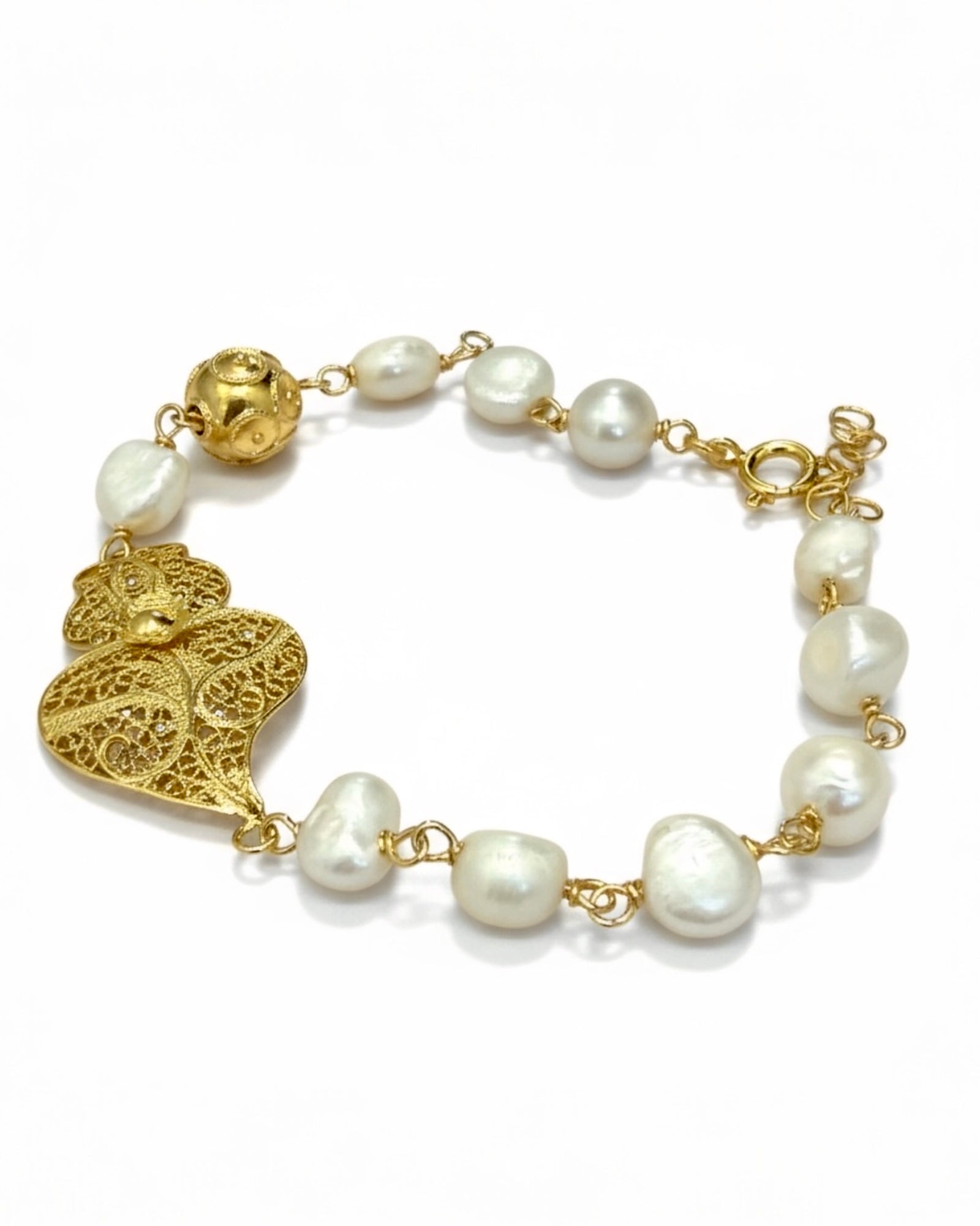 Heart Bracelet with White Pearls in Gold-Plated Silver