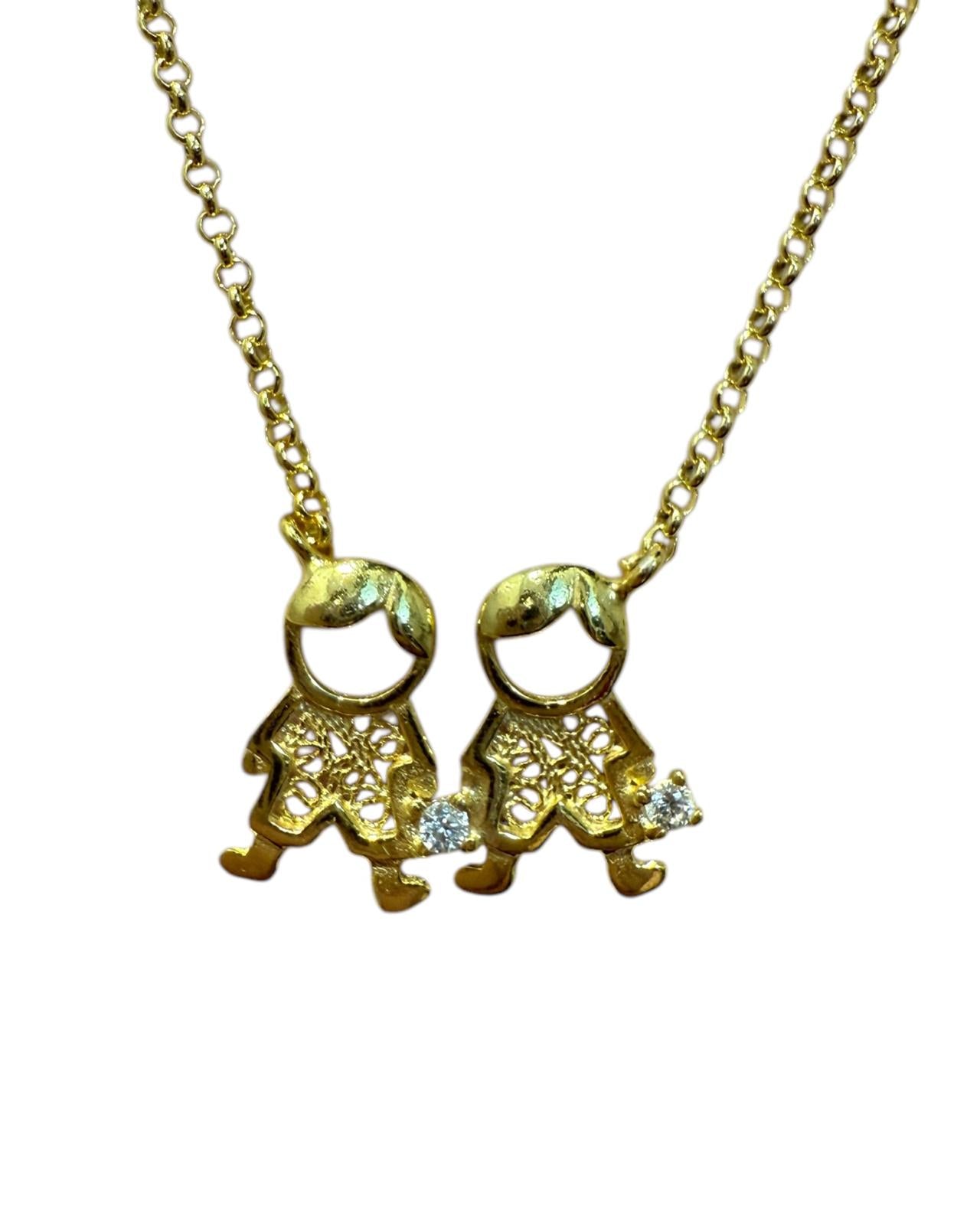 Colar Dois Meninos de Filigrana em Prata Dourada 925%, design delicado e tradicional com filigrana.
