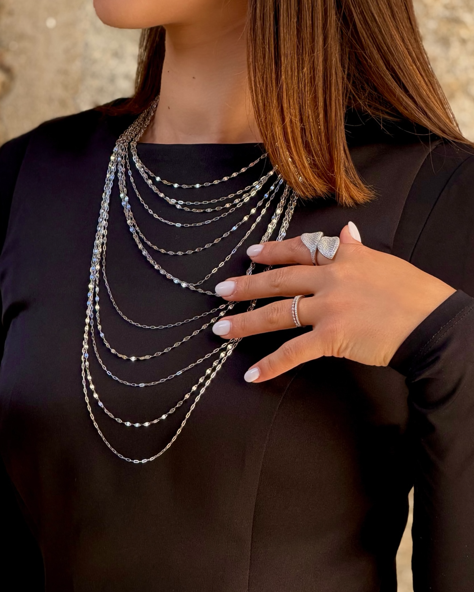 Colar em prata 925% com design em cascata e brilho elegante.