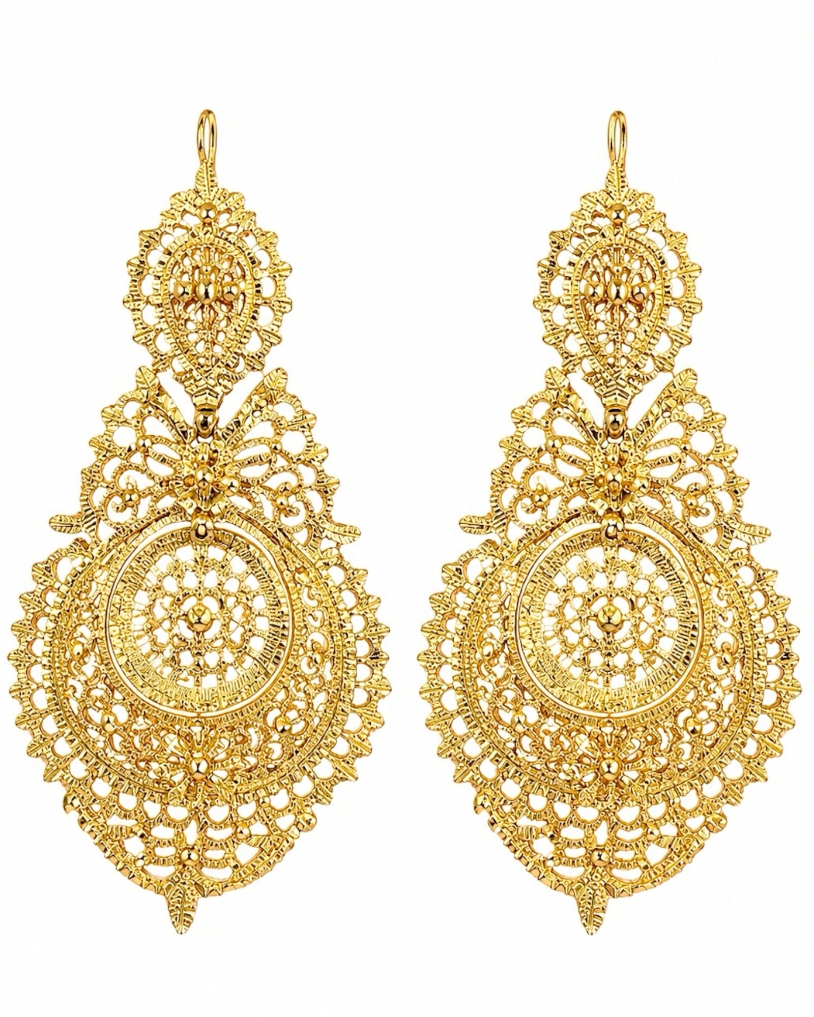 Queen-style earrings in gold-plated silver.