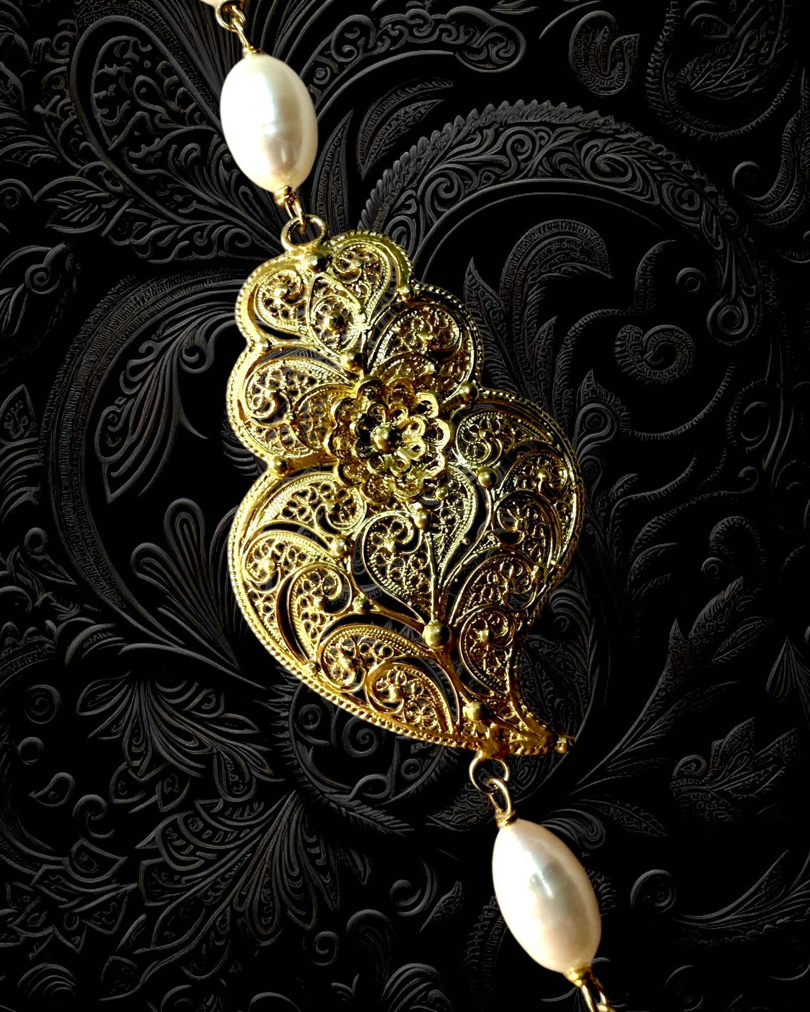Viana Heart Necklace with Pearls in Gold Plated Silver