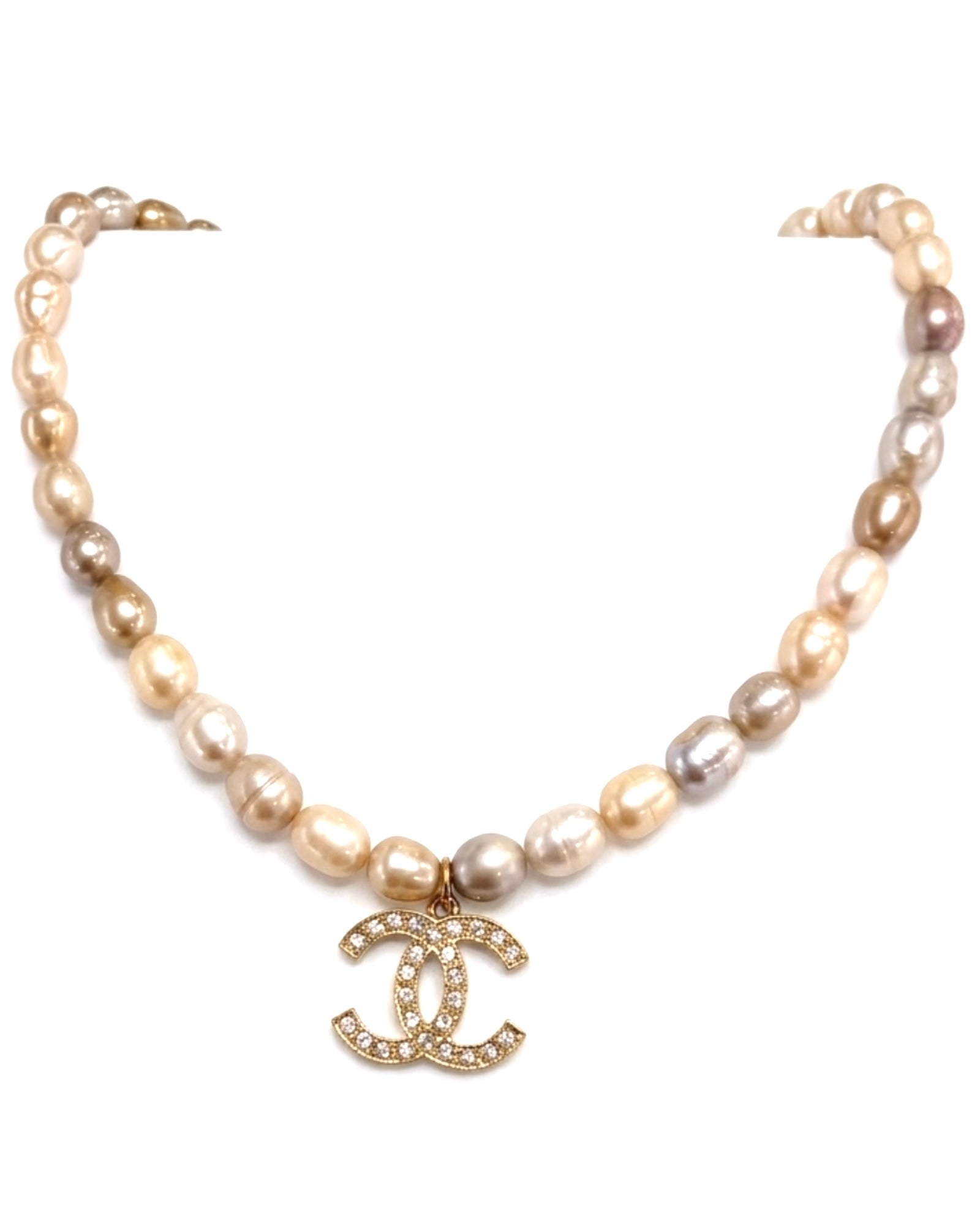 Charm necklace with pearls in gold-plated silver.