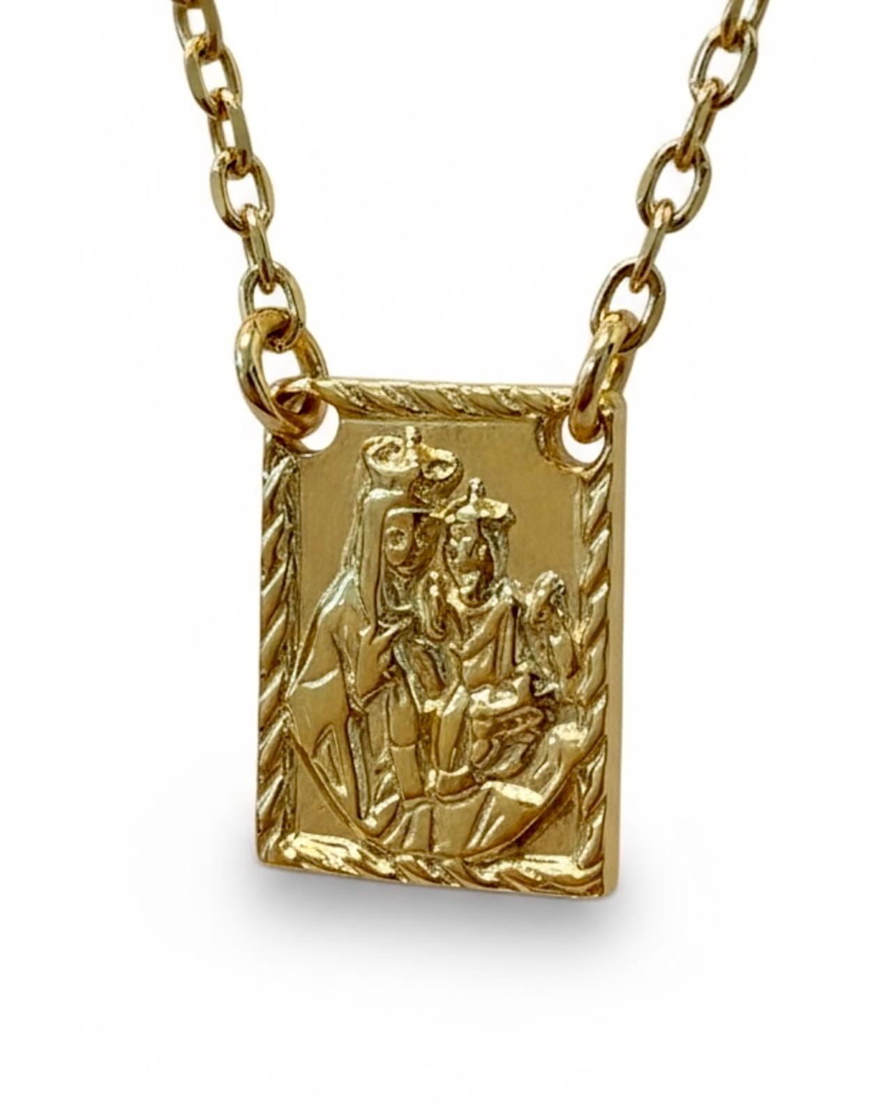 Escapulário longo em prata dourada 925% com malha tradicional e medalhas religiosas em prata de lei.