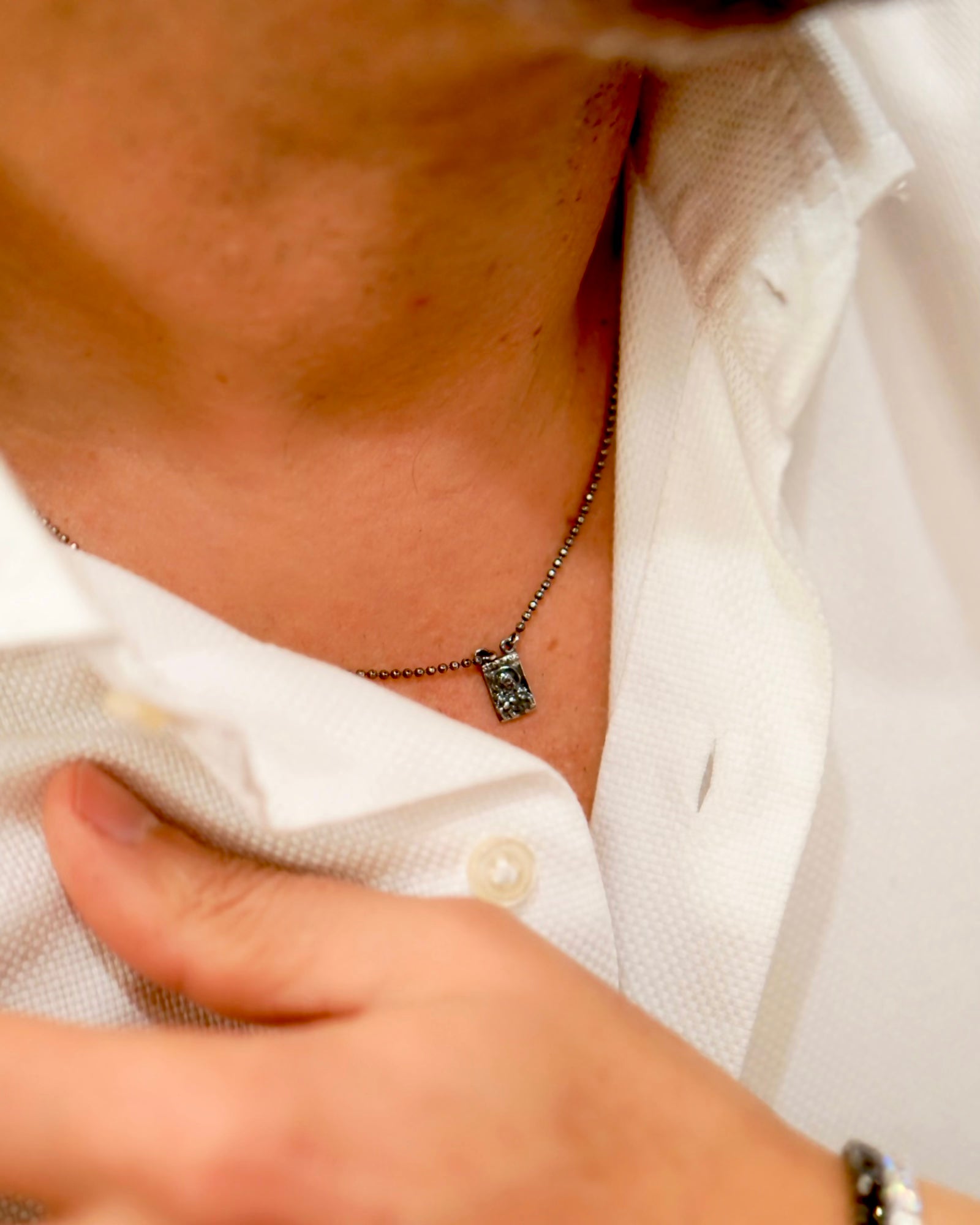 S- Escapulário de Malha Esfera em Prata Escurecida