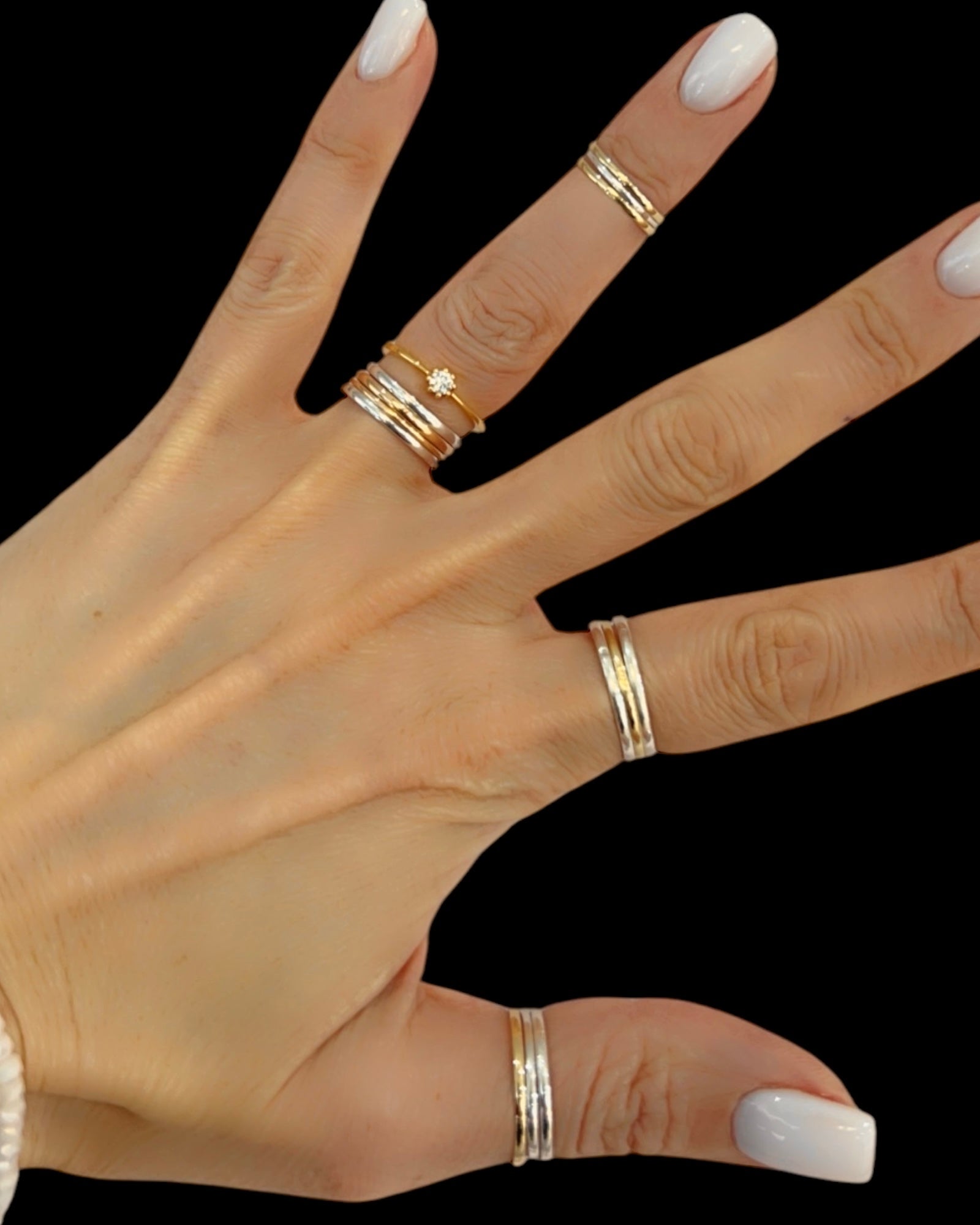 Solitaire Engagement Ring in Yellow Gold and Diamond