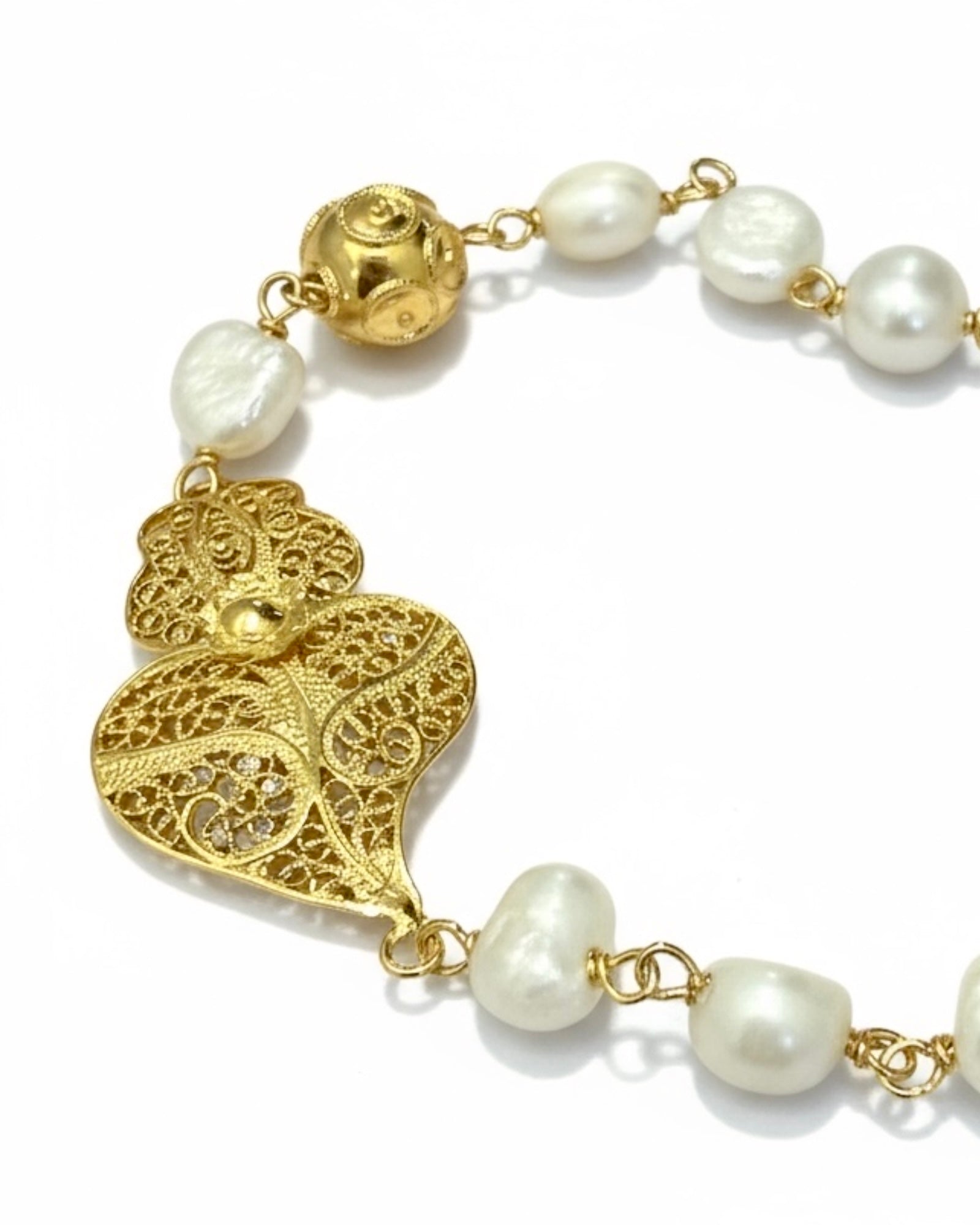 Heart Bracelet with White Pearls in Gold-Plated Silver
