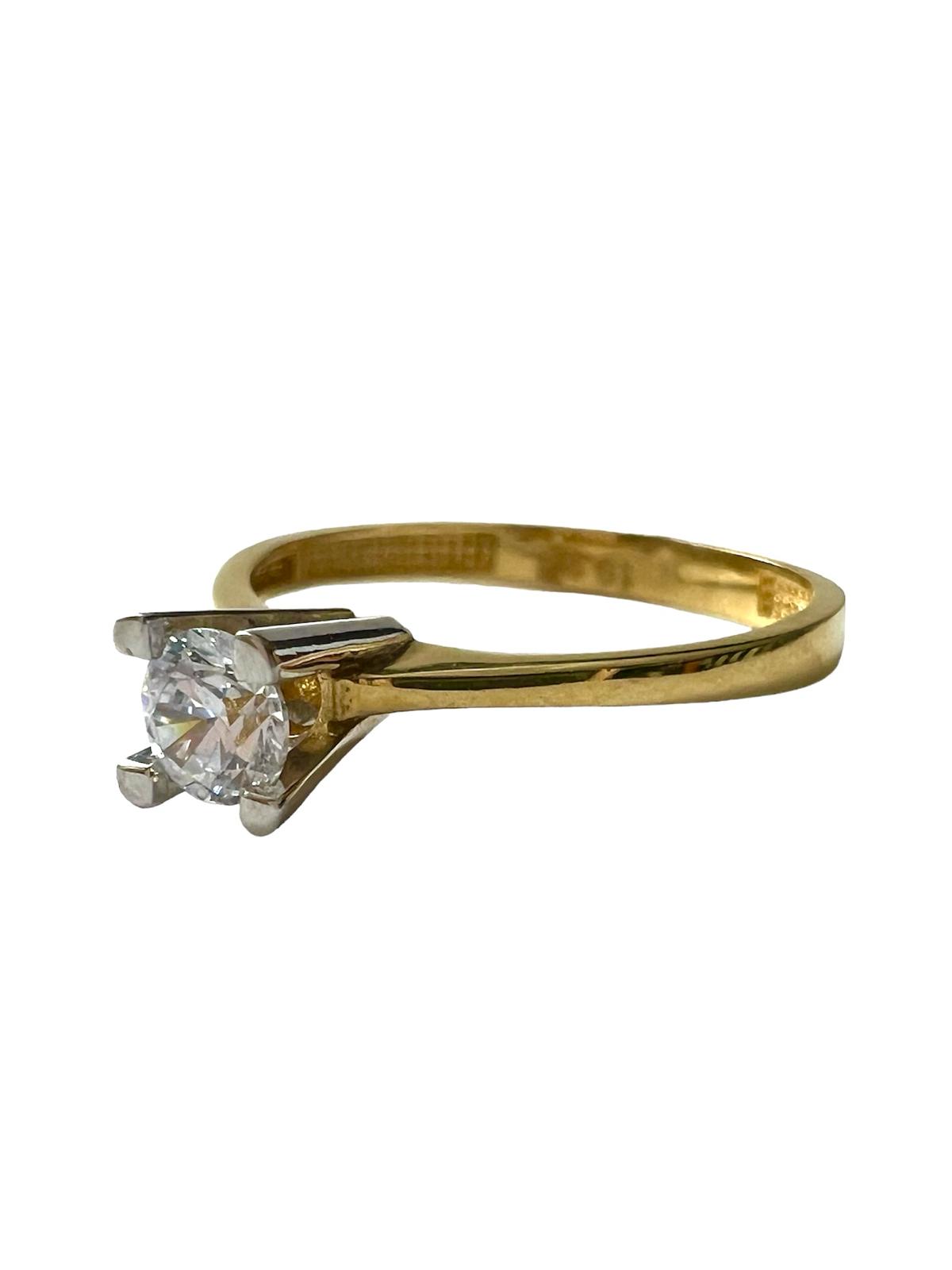 Solitaire engagement ring in white and yellow gold