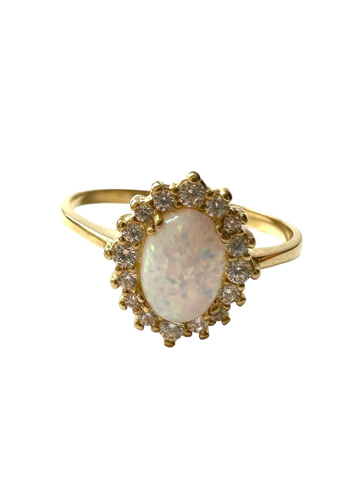 Gold ring with elegance stone