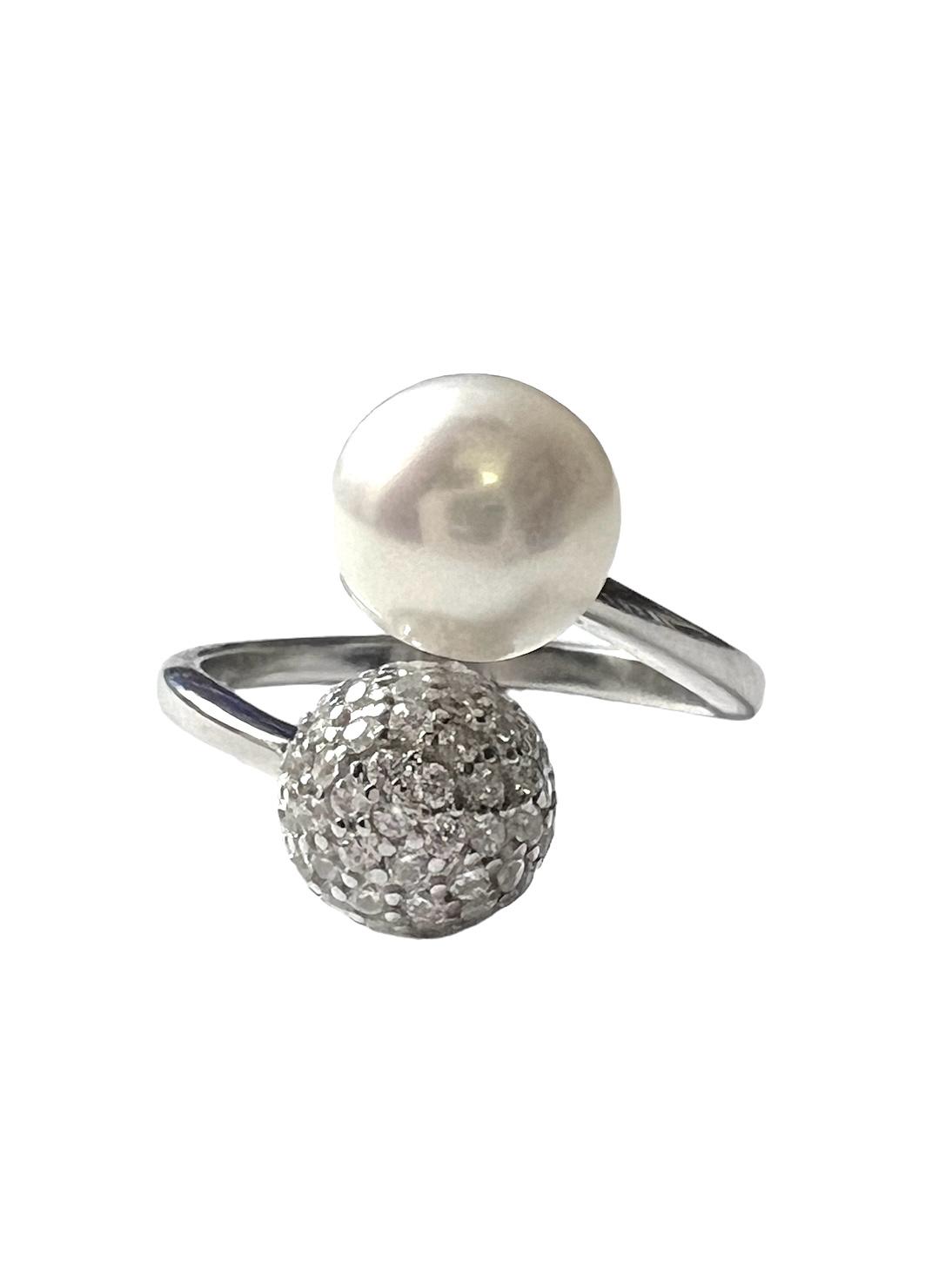 White silver pearl ring