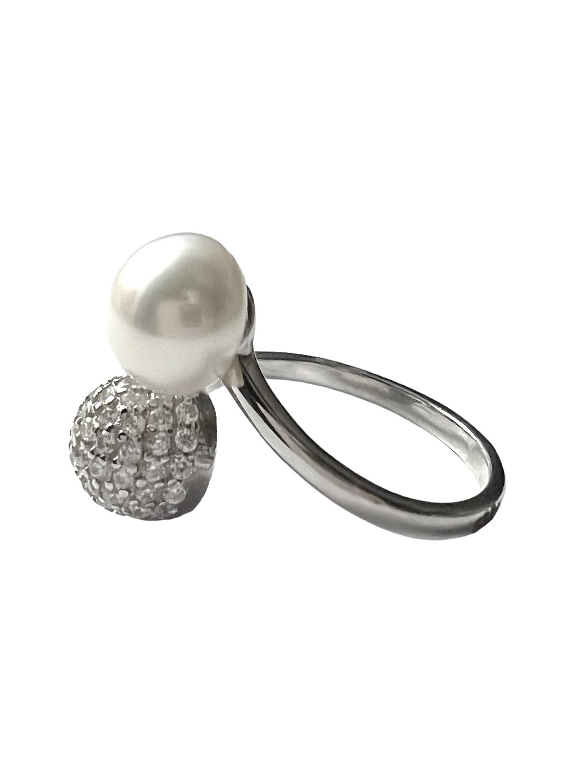 White silver pearl ring