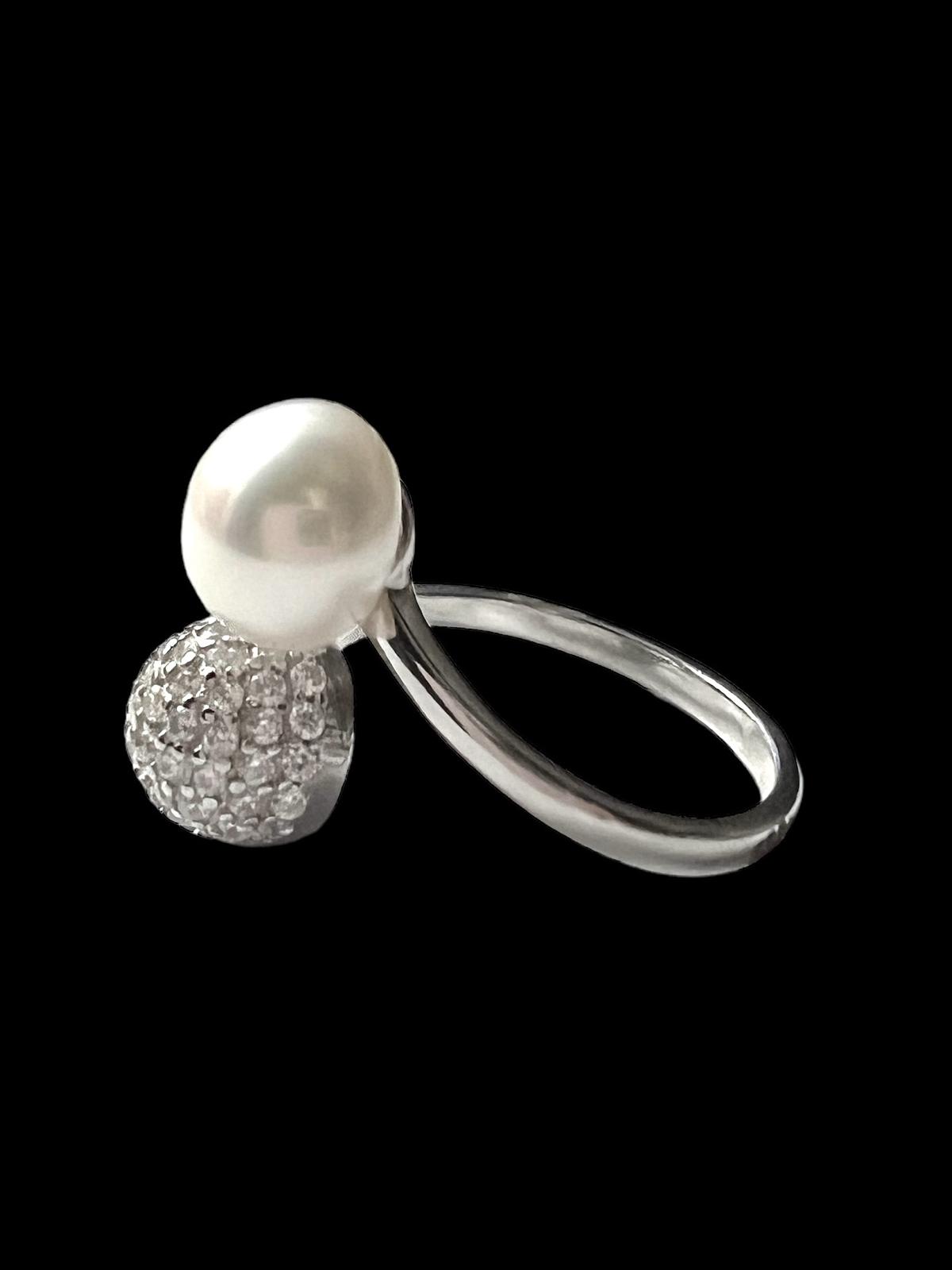 White silver pearl ring
