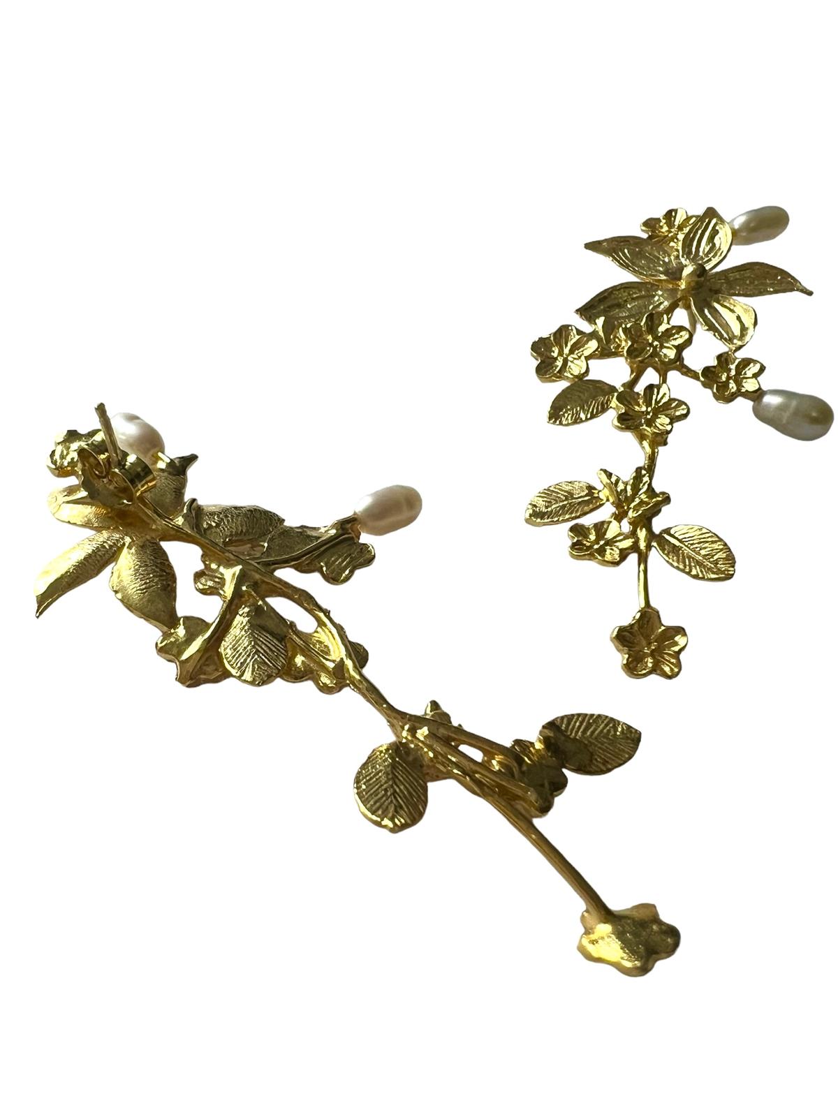Gold-plated silver pearl flower earrings