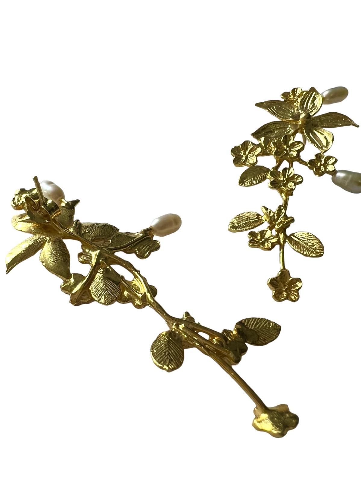 Gold-plated silver pearl flower earrings