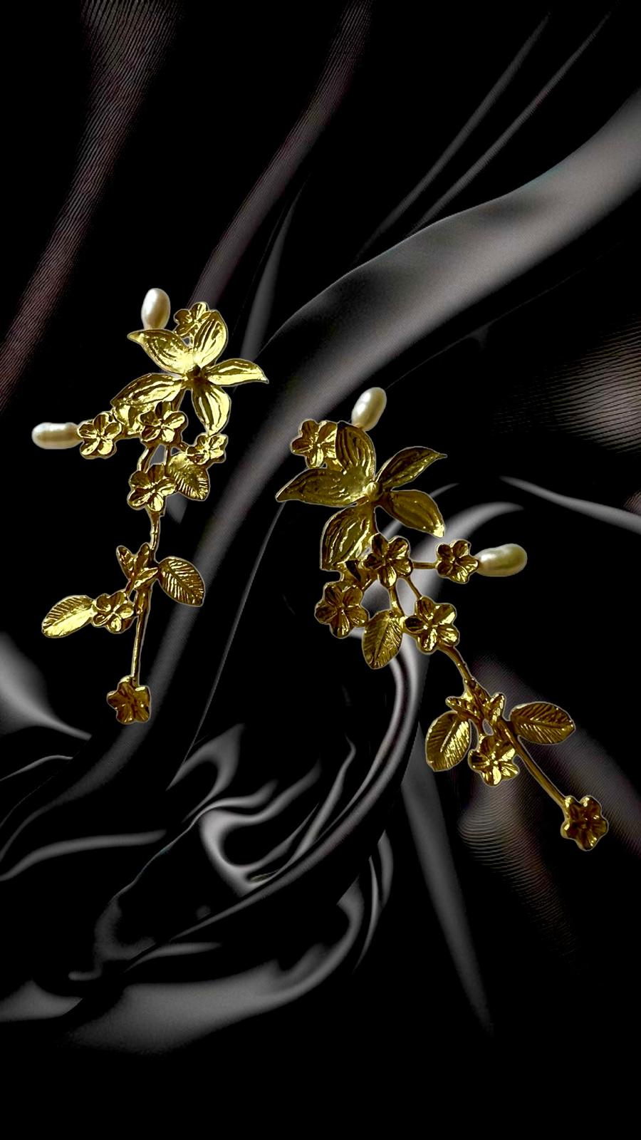 Gold-plated silver pearl flower earrings