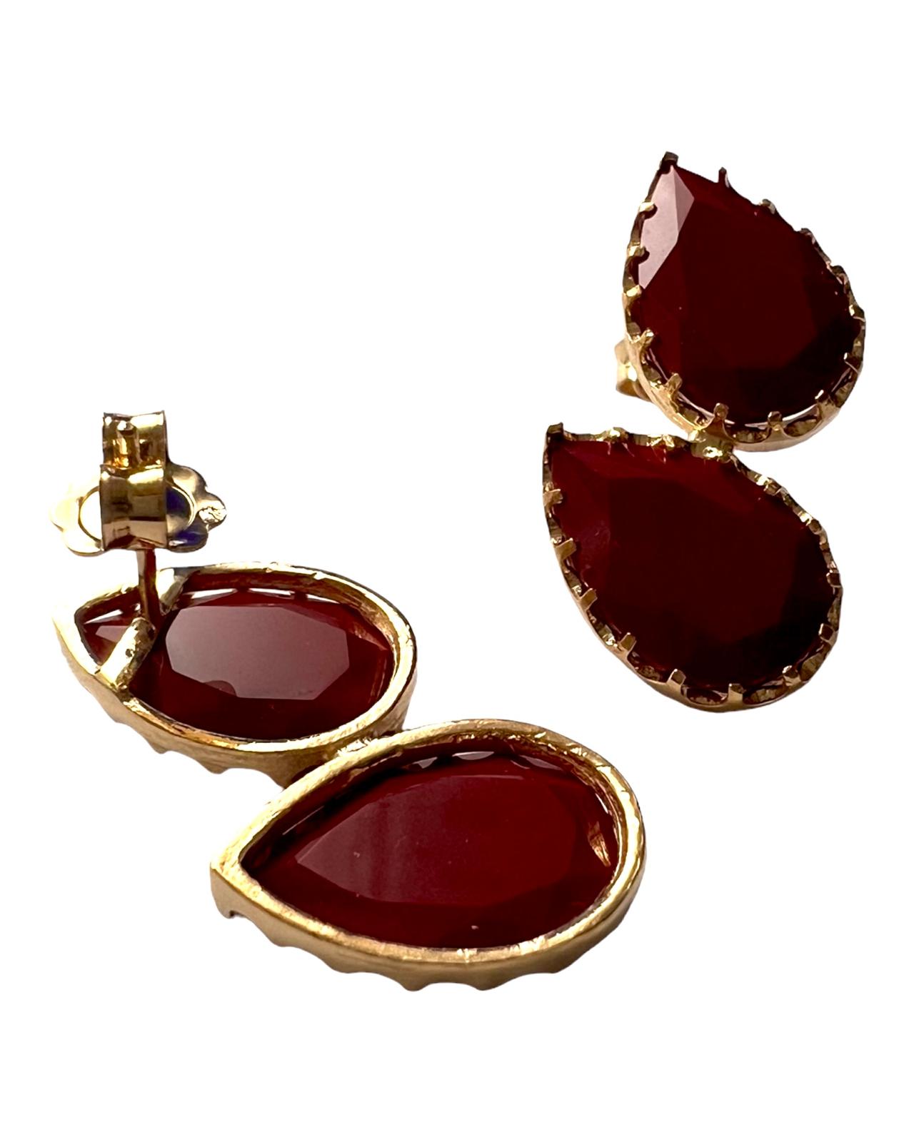 Brincos Duas Gotas Vermelho Escuro em Prata Dourada