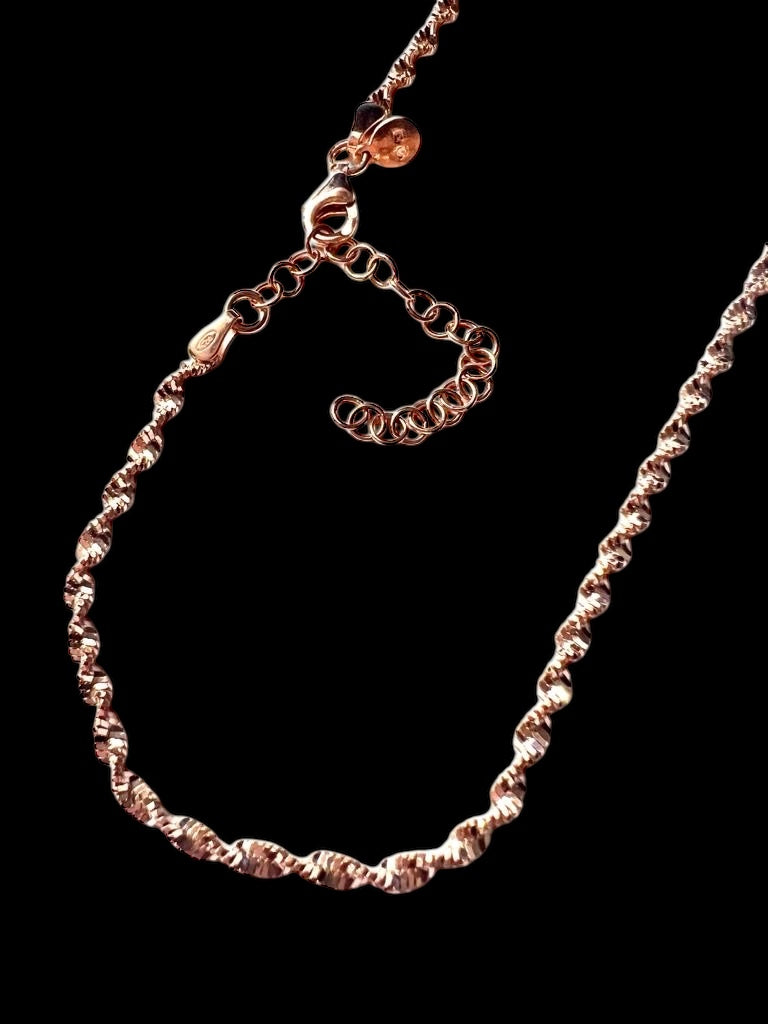 Twisted Necklace in Pink Silver