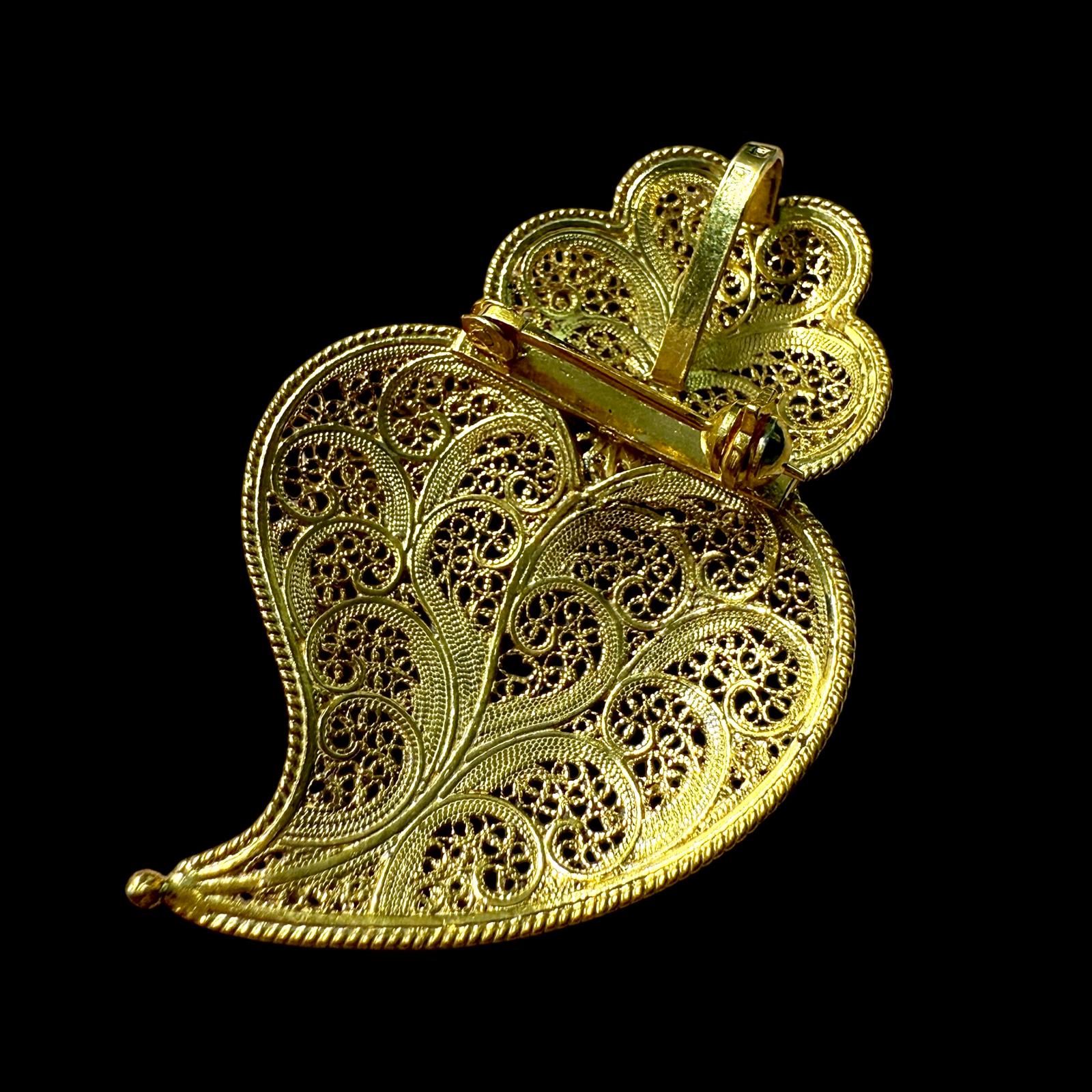 Alfinete/Medalha Coração de Viana em Prata Dourada