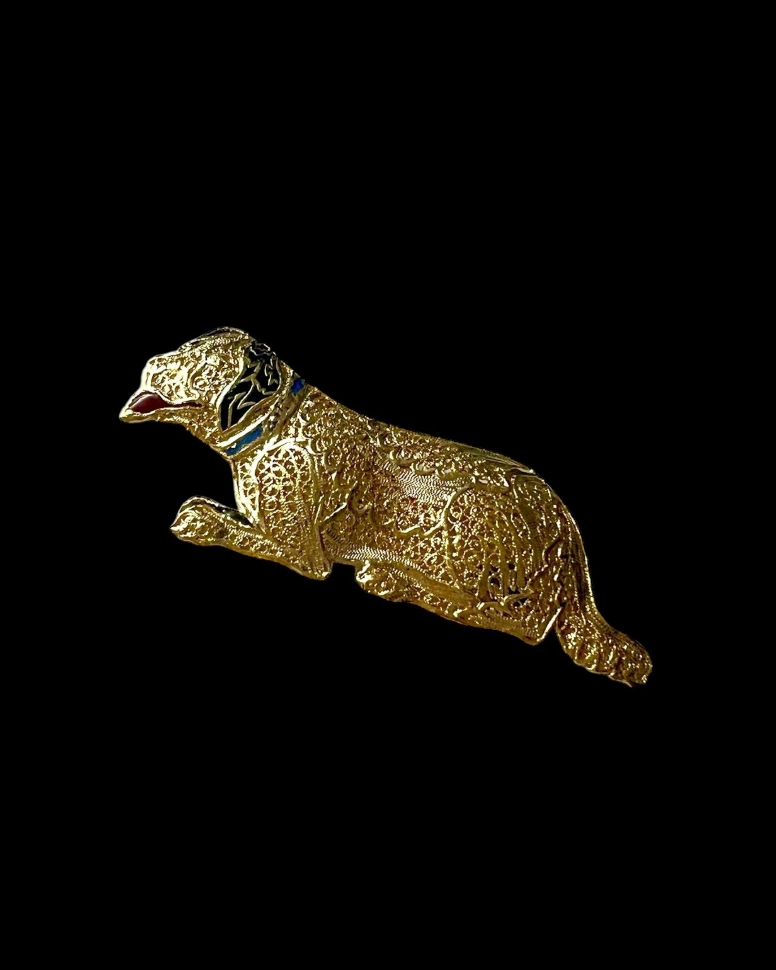 Alfinete Cão Filigrana em Prata Dourada