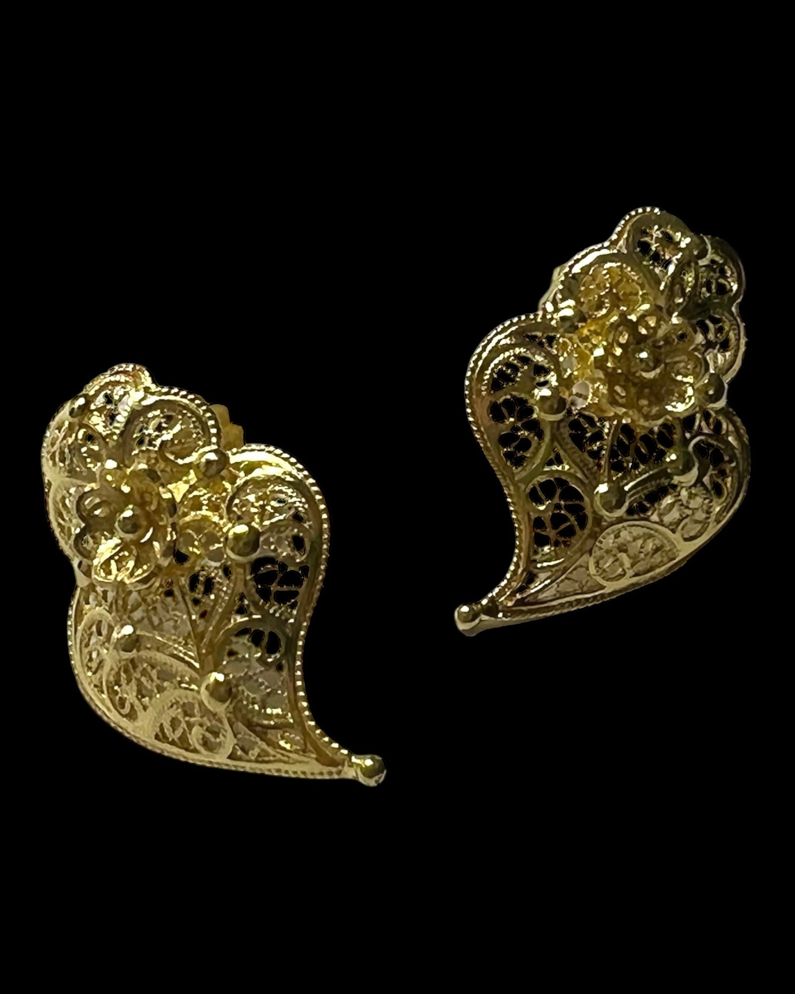 Viana Heart Filigree Earrings in Gold