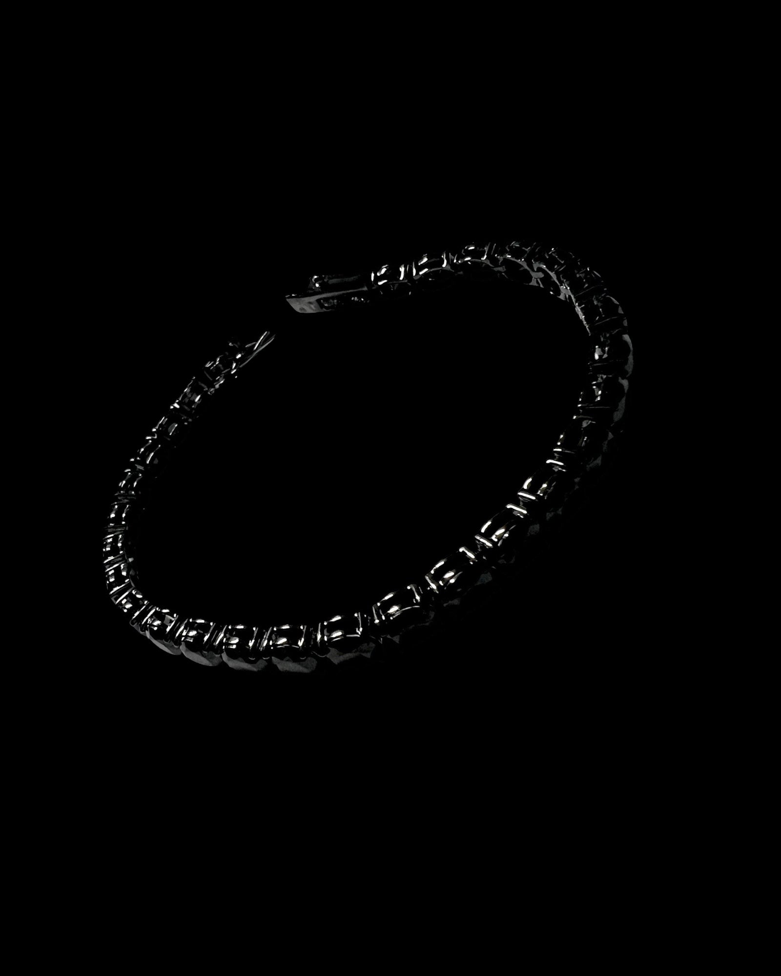 Pulseira Brilhos Pretos em Prata
