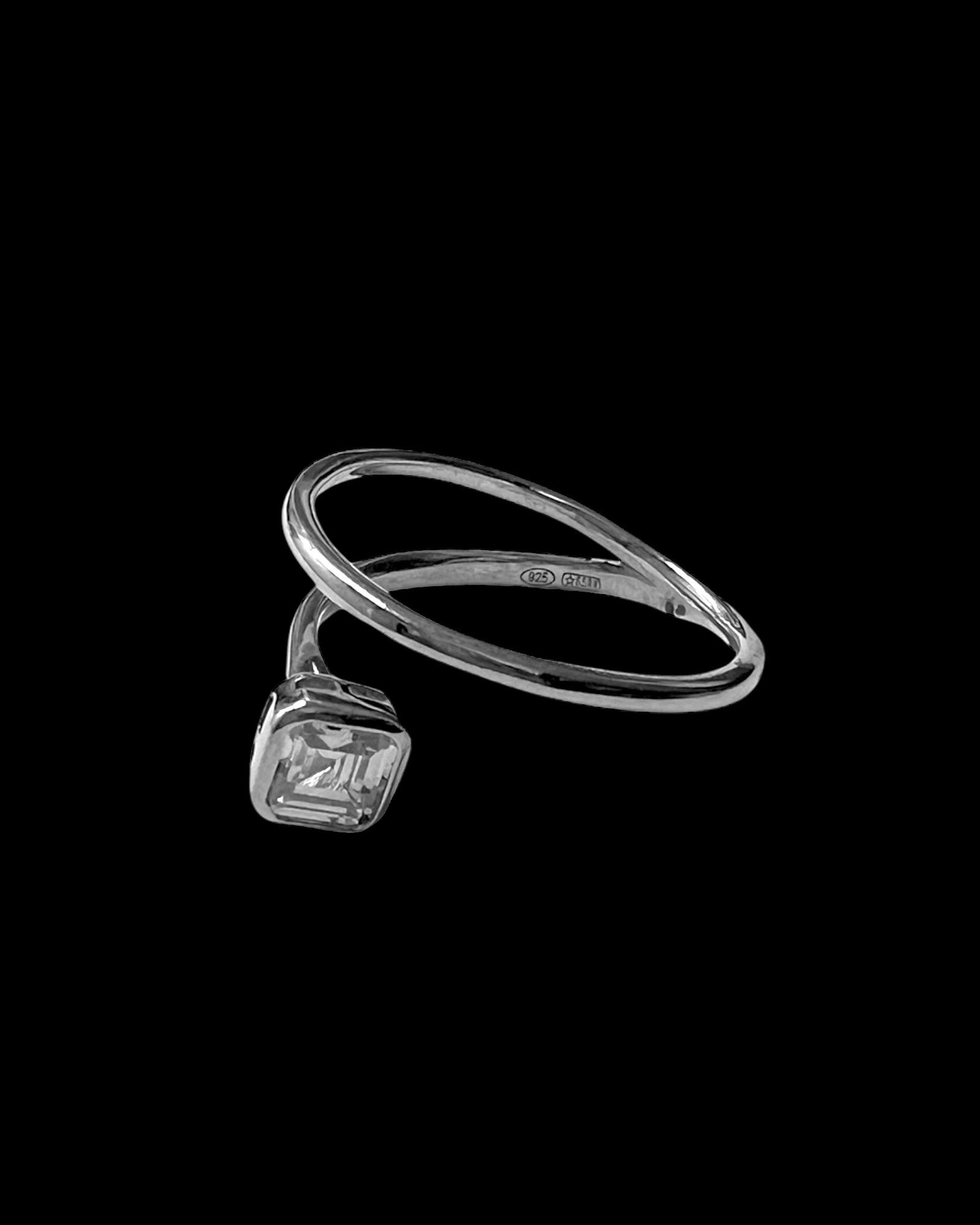 Ring with stone in silver and gold