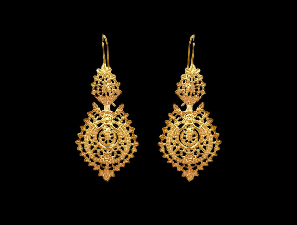 Earrings to the Golden Queen