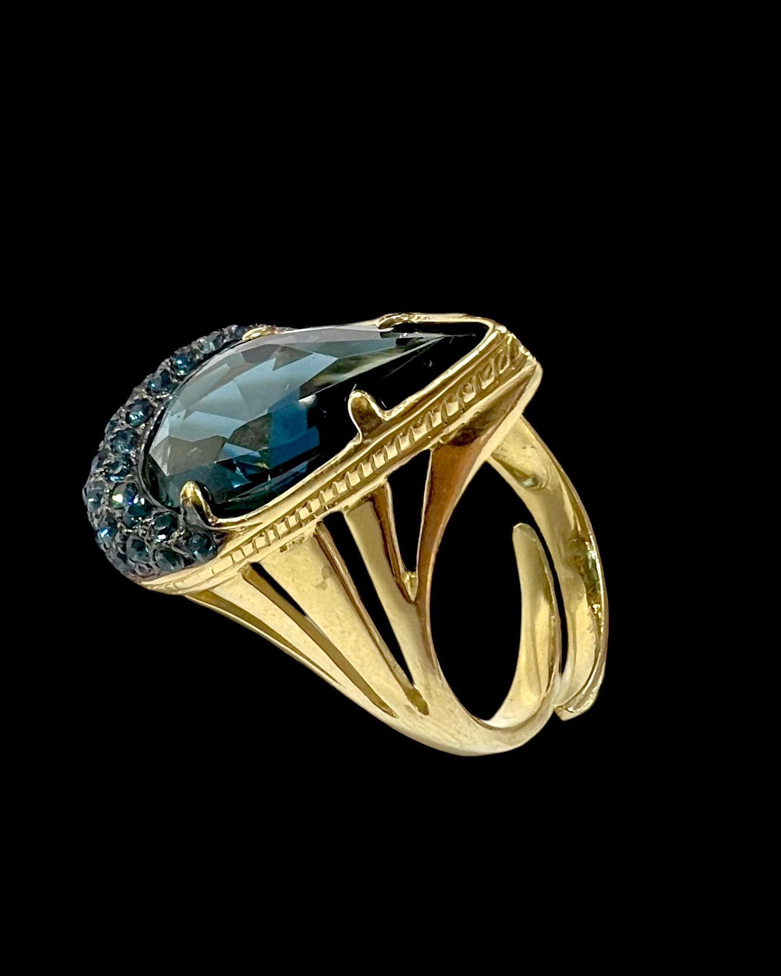 Anel Gota Azul em Prata Dourada