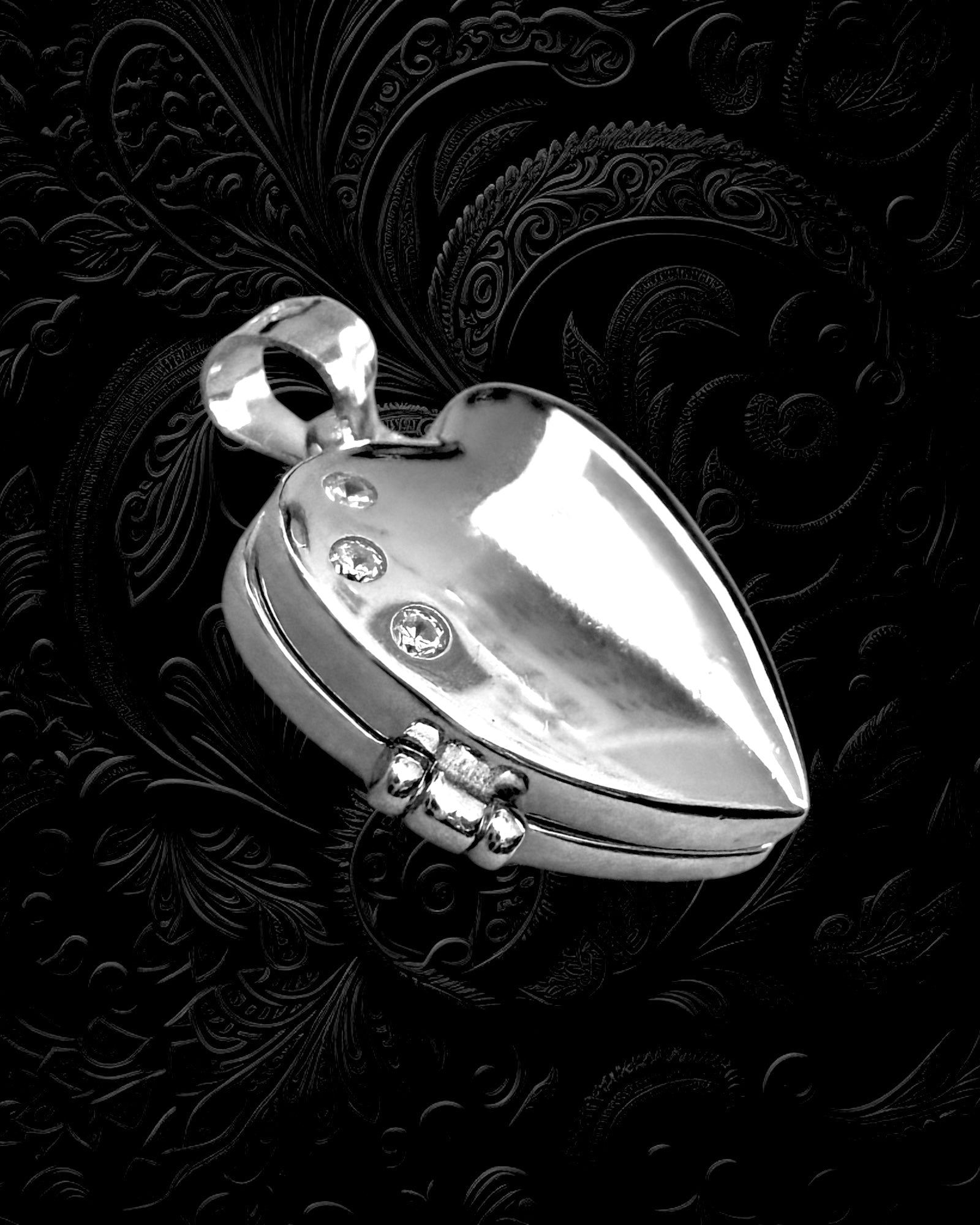 Medalha Coração de Abrir em Prata 925%, design elegante e personalizável, ideal para colocar foto.