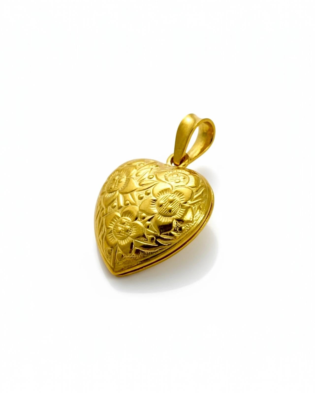 Medalha Coração Duplo Vermelho em Prata Dourada