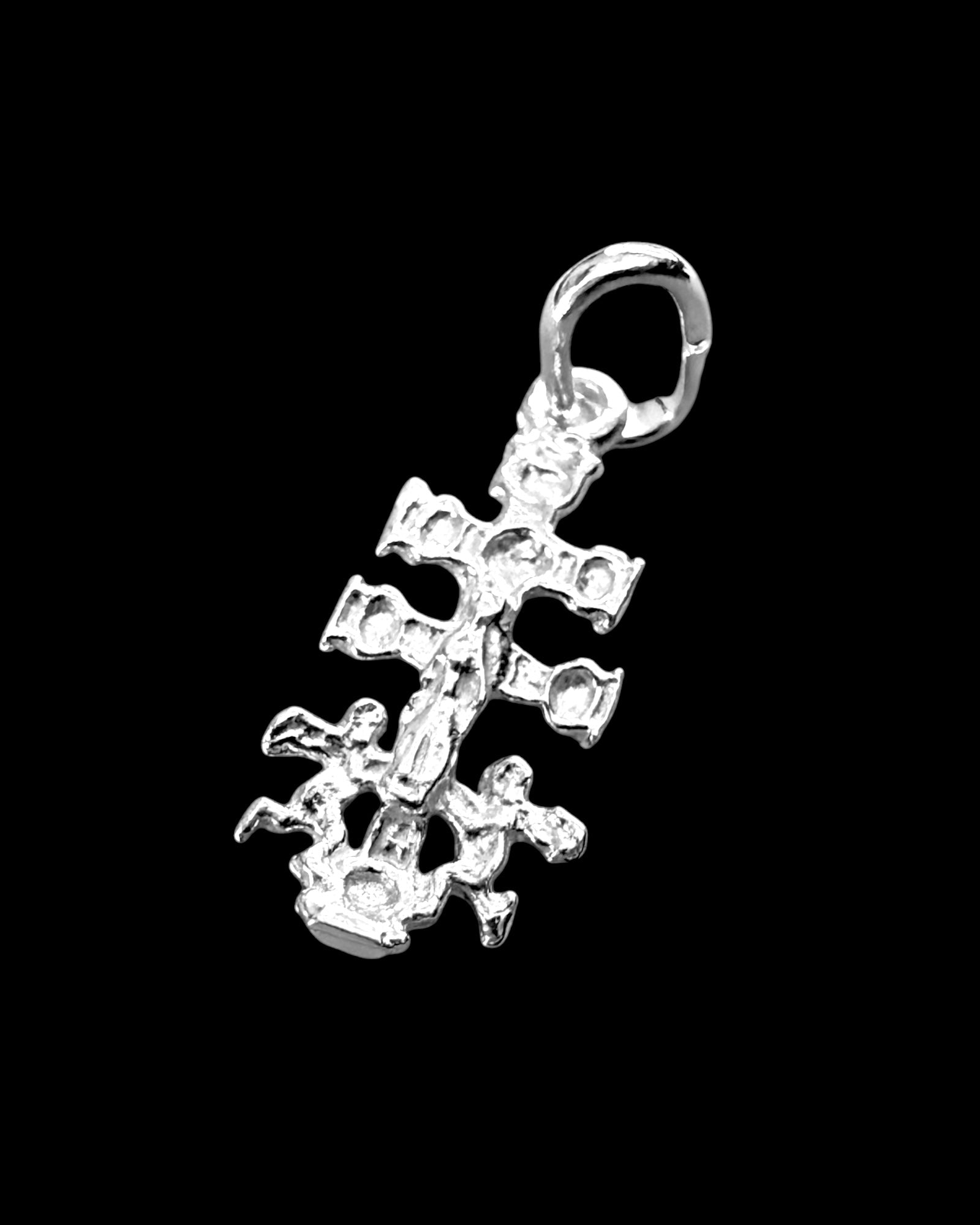 Medalha Cruz de Caravaca em Prata 925%, tamanho pequeno, design elegante e simbólico.