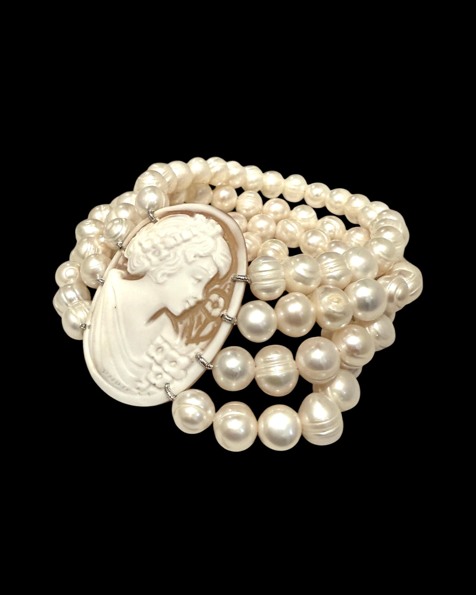 Pulseira Camafeu com Pérolas em Prata