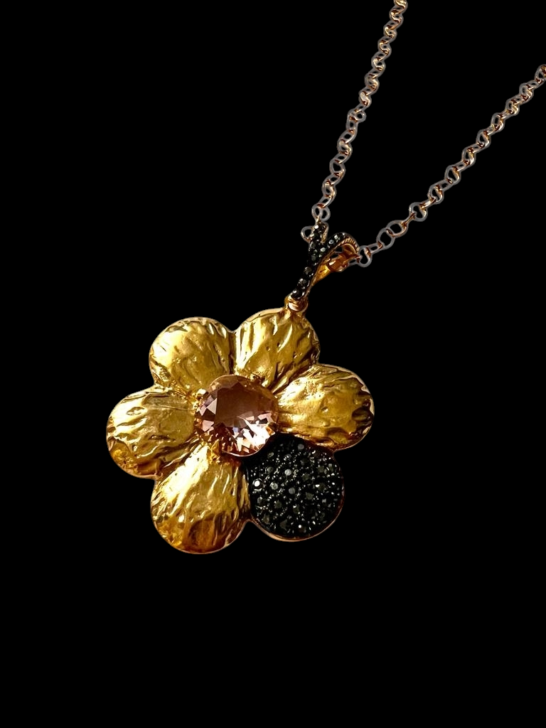 Colar Flor em Prata Dourada