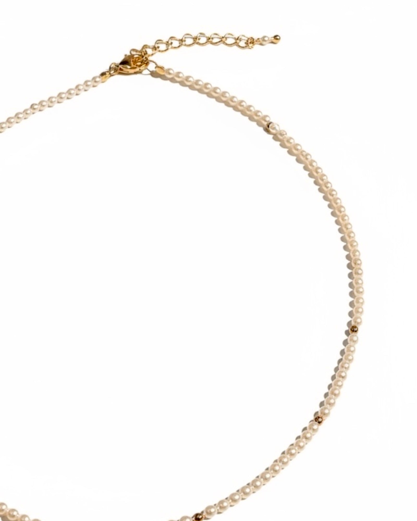 Colar de Pérolas com Bolinhas em Prata Dourada