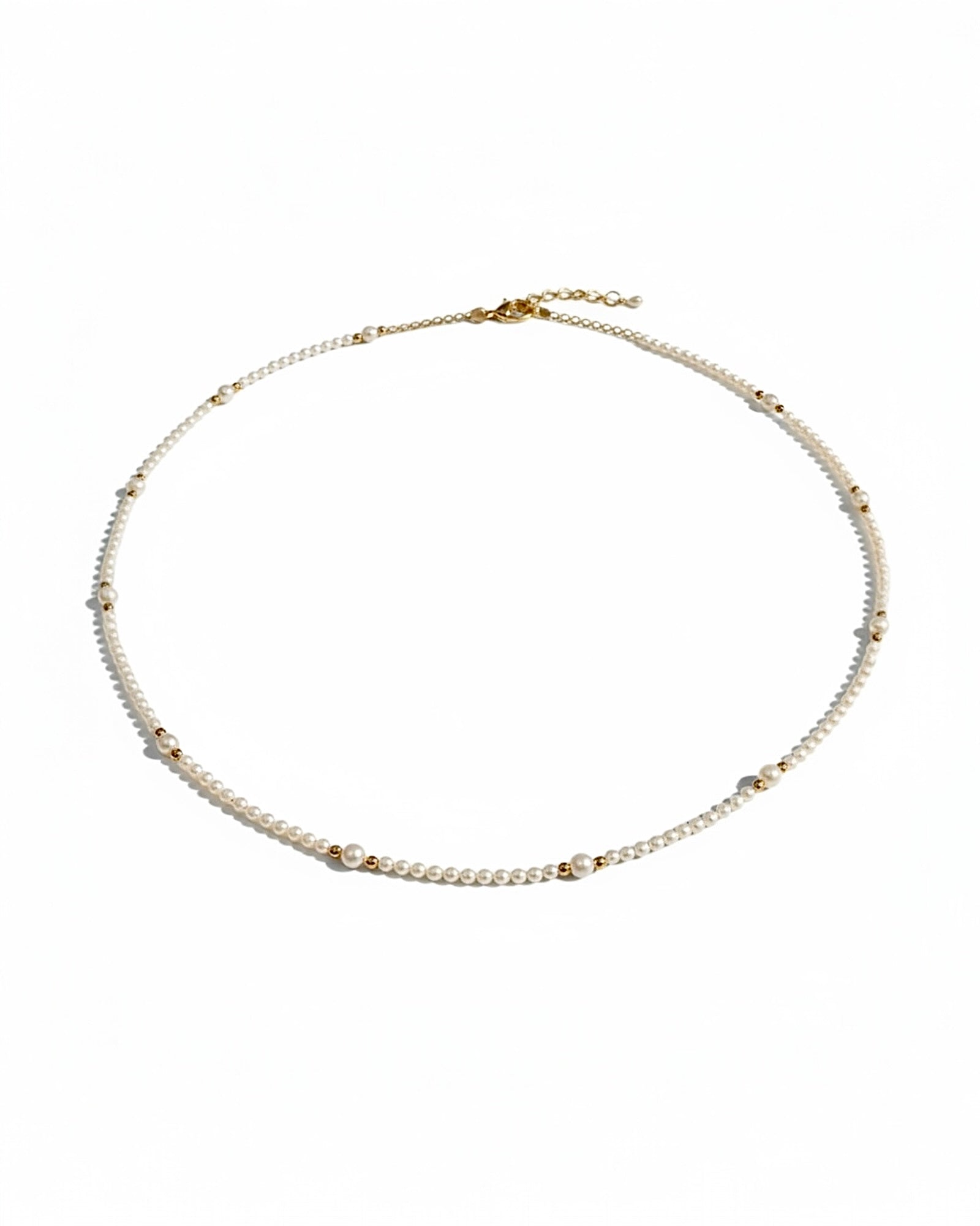 Colar de Pérolas com Bolinhas em Prata Dourada