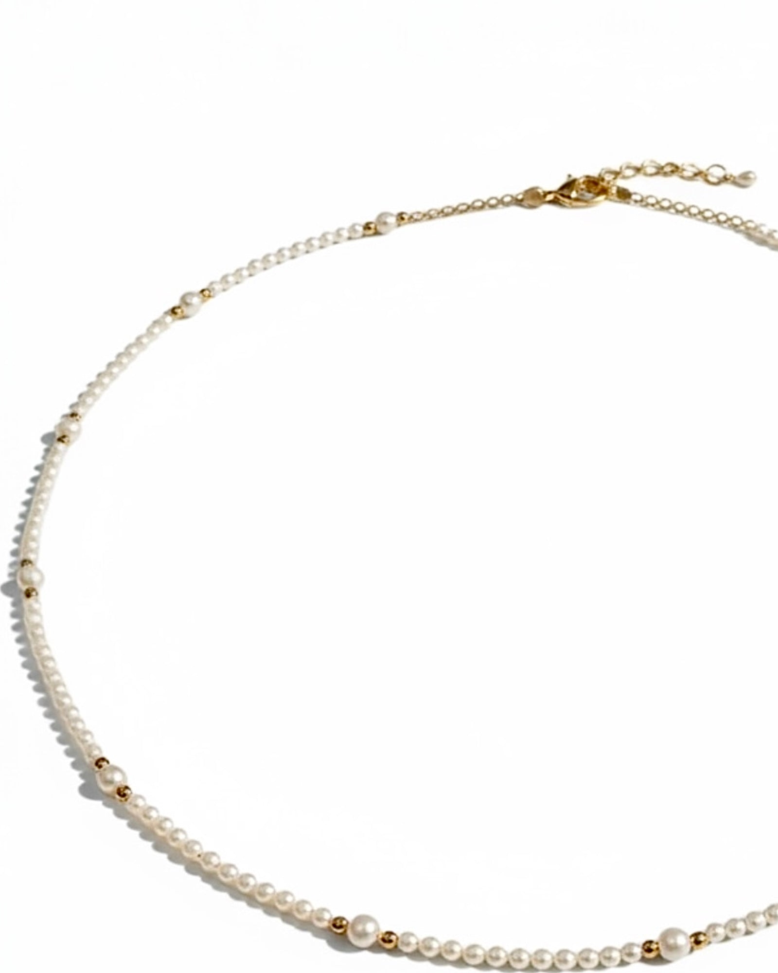 Colar de Pérolas com Bolinhas em Prata Dourada