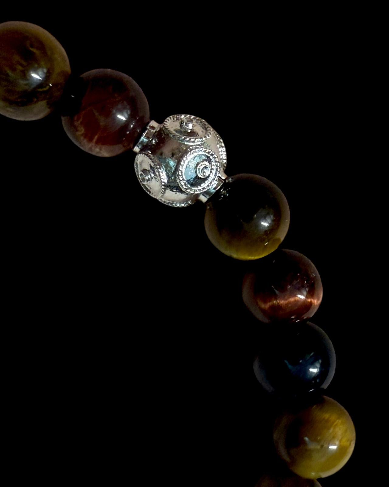 Pulseira com Pedras de Tons Escuros e Conta de Viana em Prata