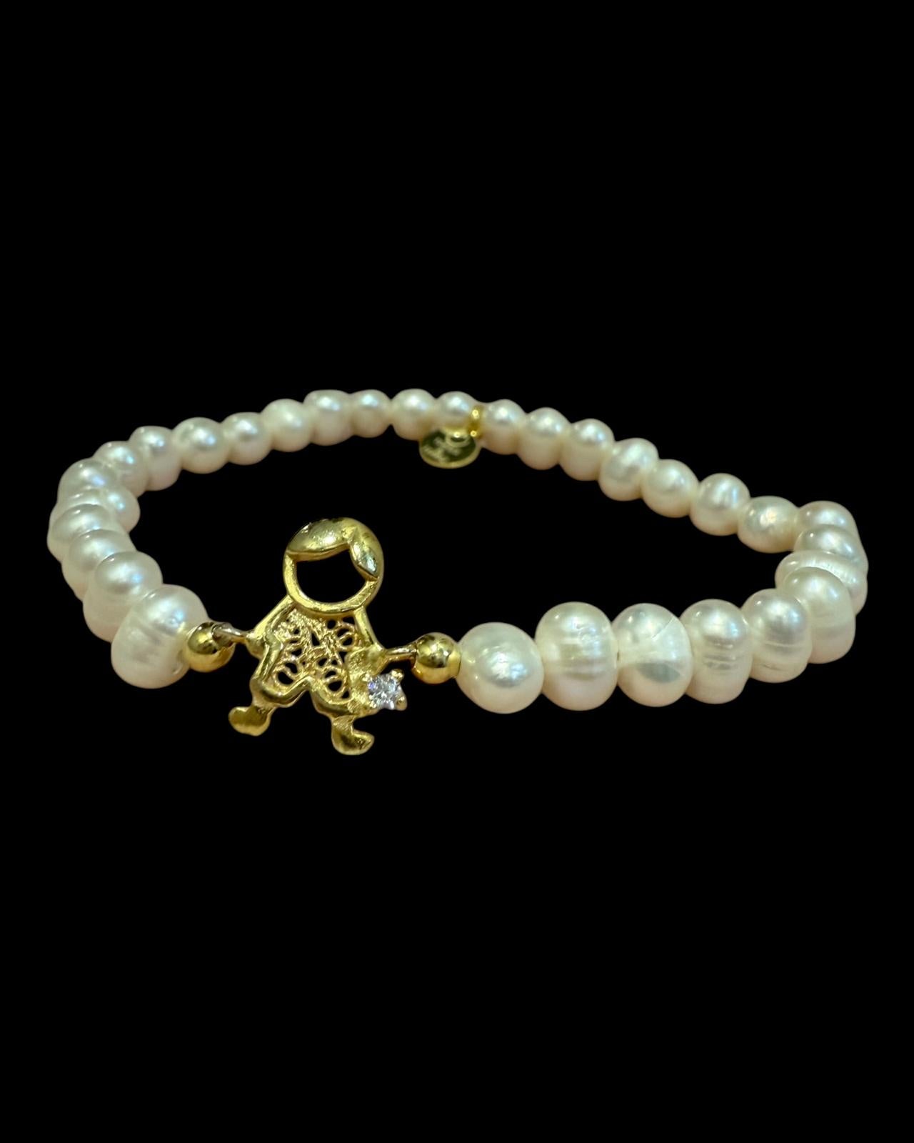 Pulseira de Pérolas com Menino de Filigrana em Prata Dourada