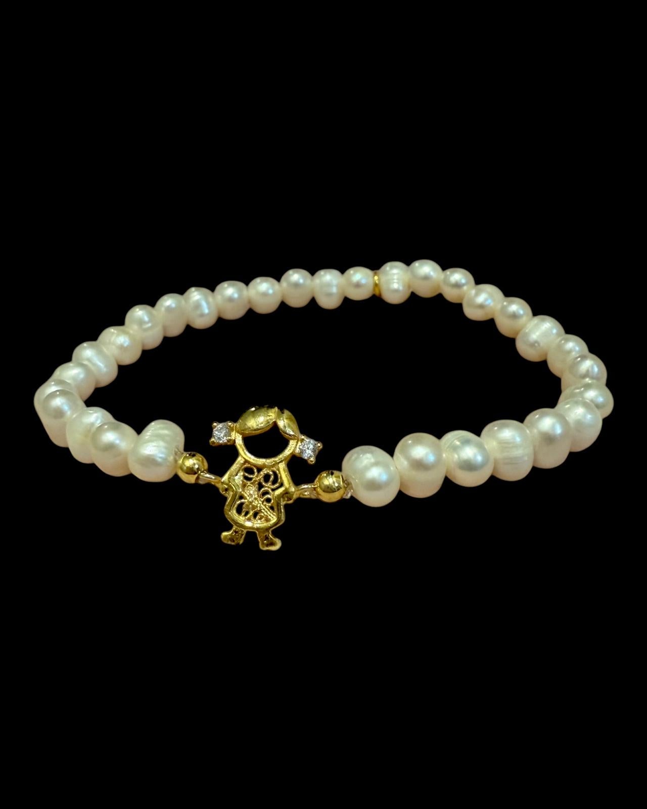 Pulseira de Pérolas com Menina de Filigrana em Prata Dourada