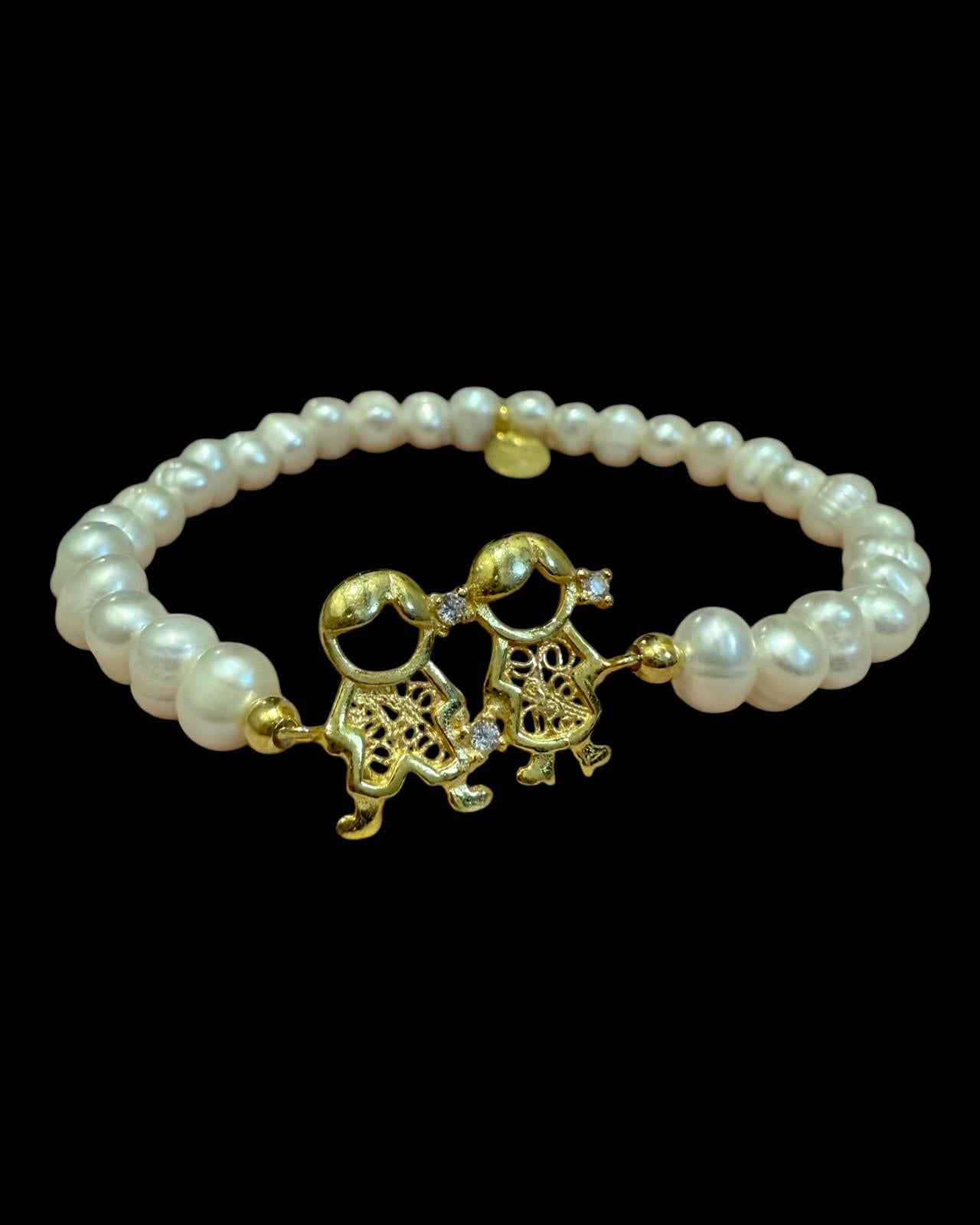Pulseira de Pérolas com Menino e Menina de Filigrana em Prata Dourada
