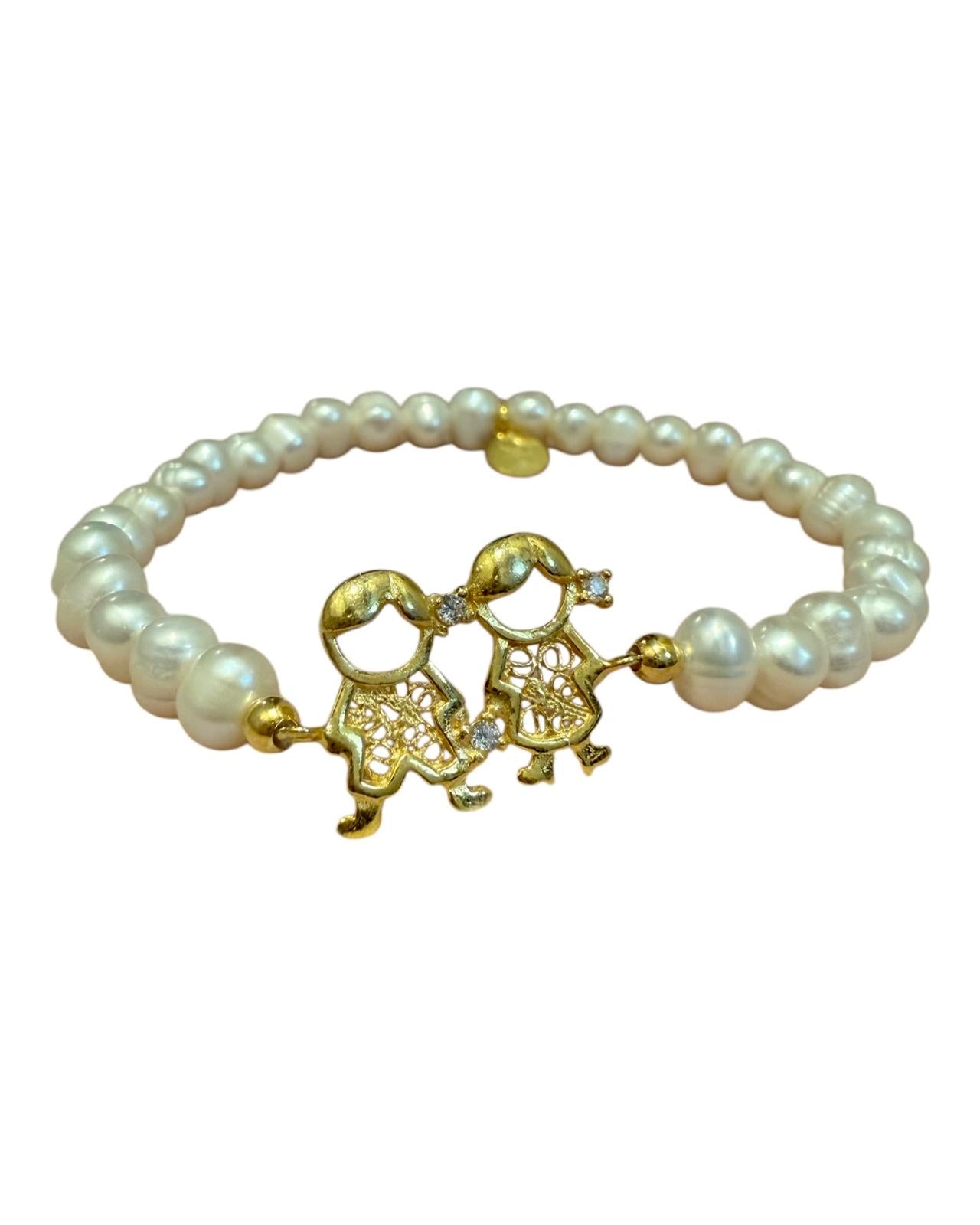 Pulseira com Pérolas e pendente Menino e Menina em Filigrana de Prata Dourada 925%, jóia com significado e tradição.