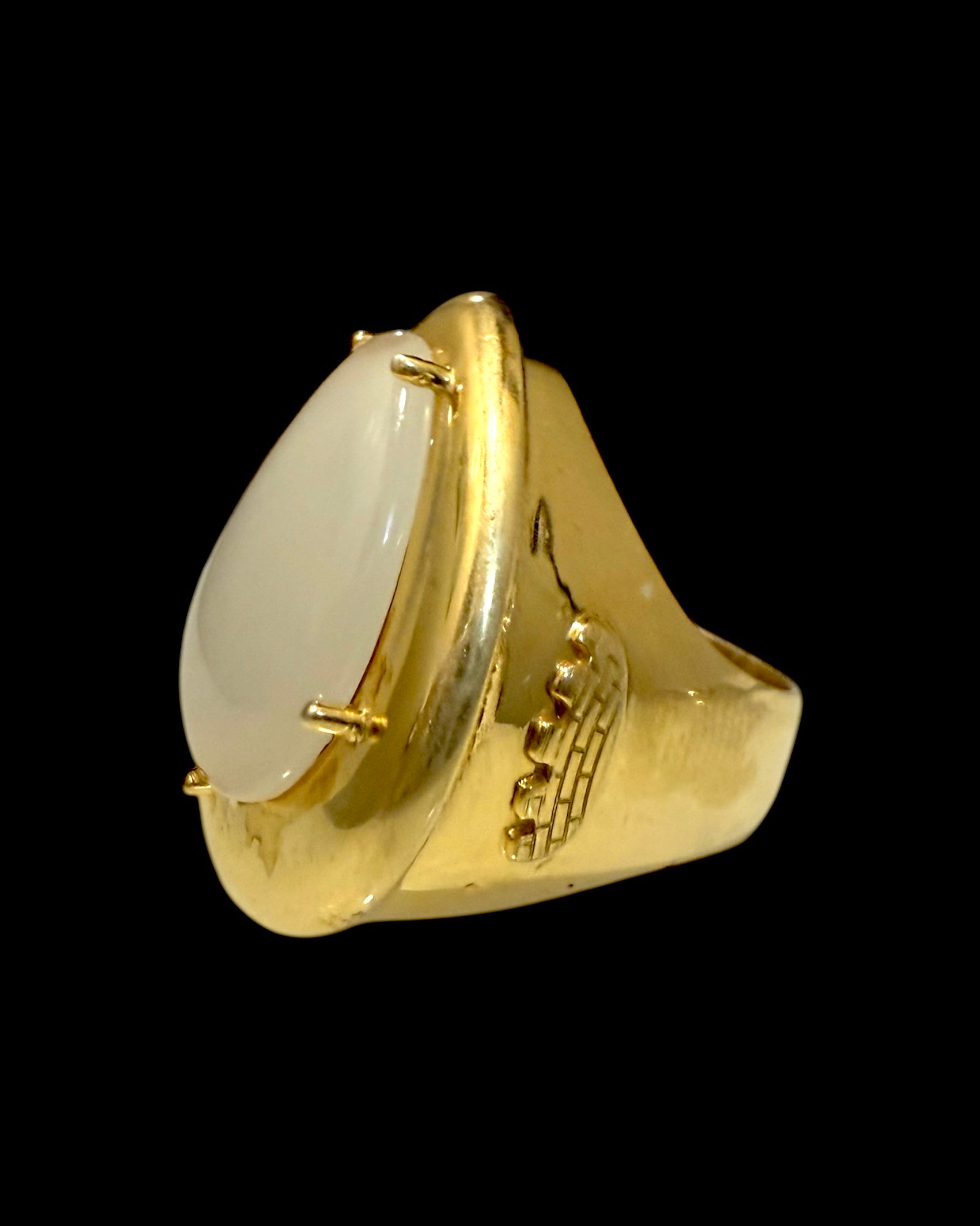 White Ring in Gold Plated Silver