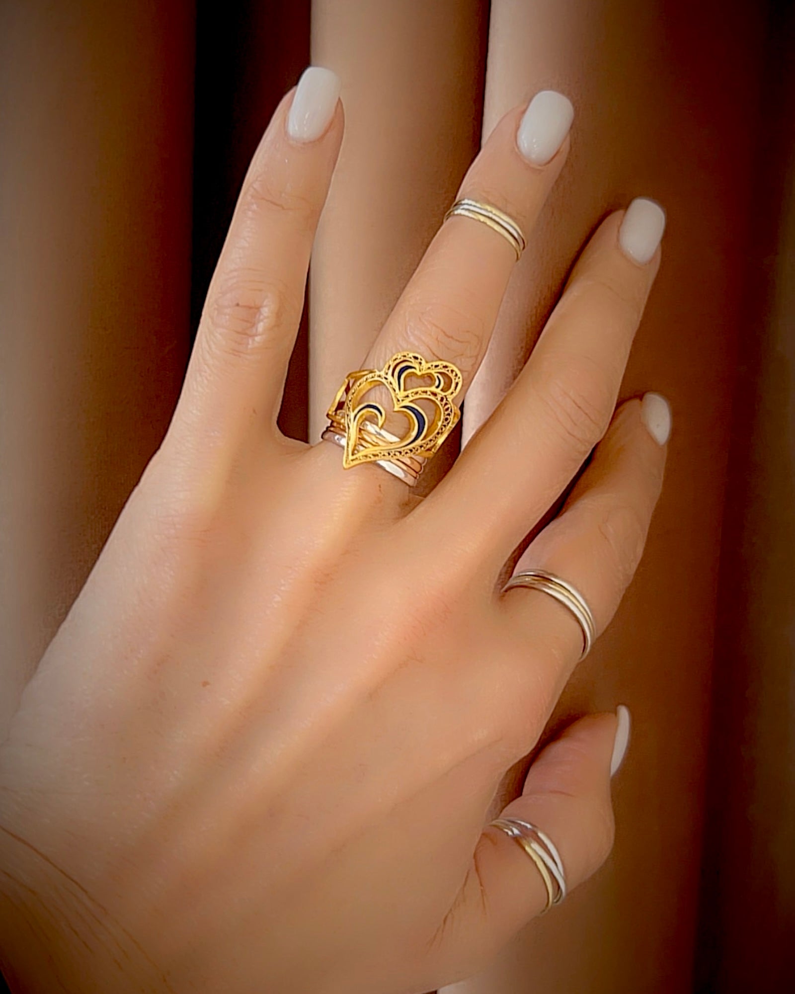 Anel Coração Viana é Amor com Esmalte Azul em Prata Dourada