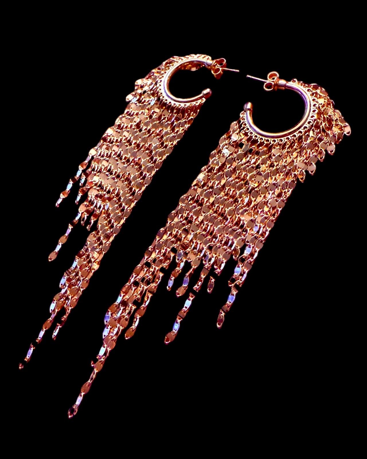 Argolas de Festa em Prata Rosa, com efeito degrade, design elegante e sofisticado, feitas em prata rosa.