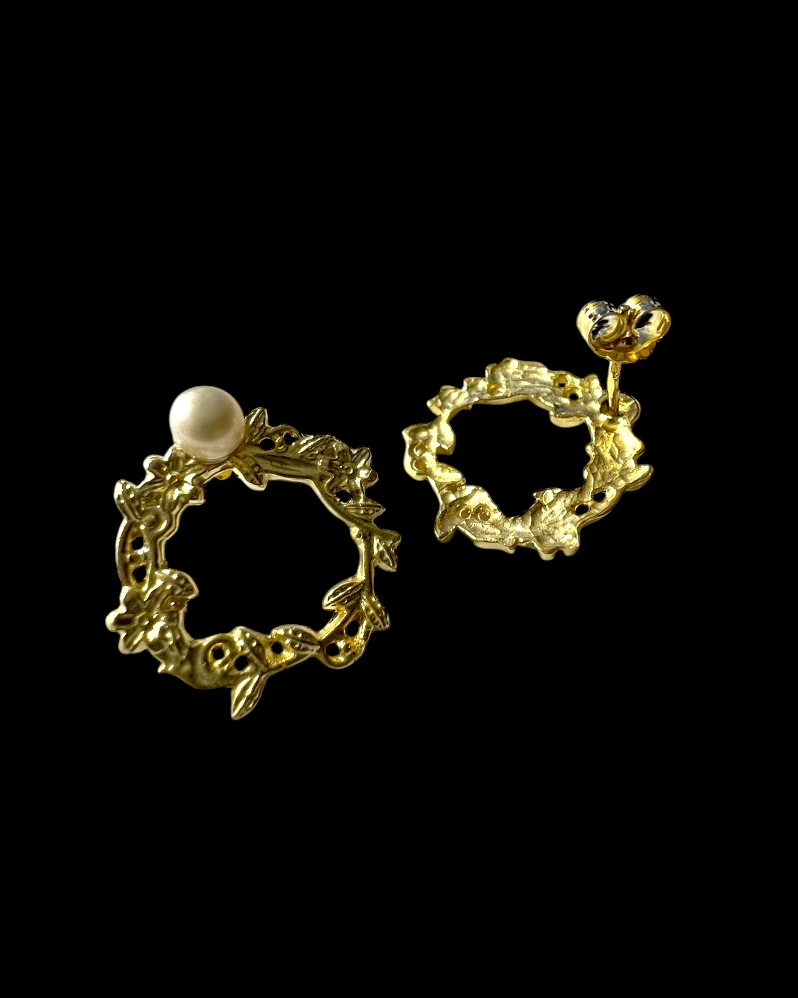 Flower Earrings with Pearls in Gold-Plated Silver