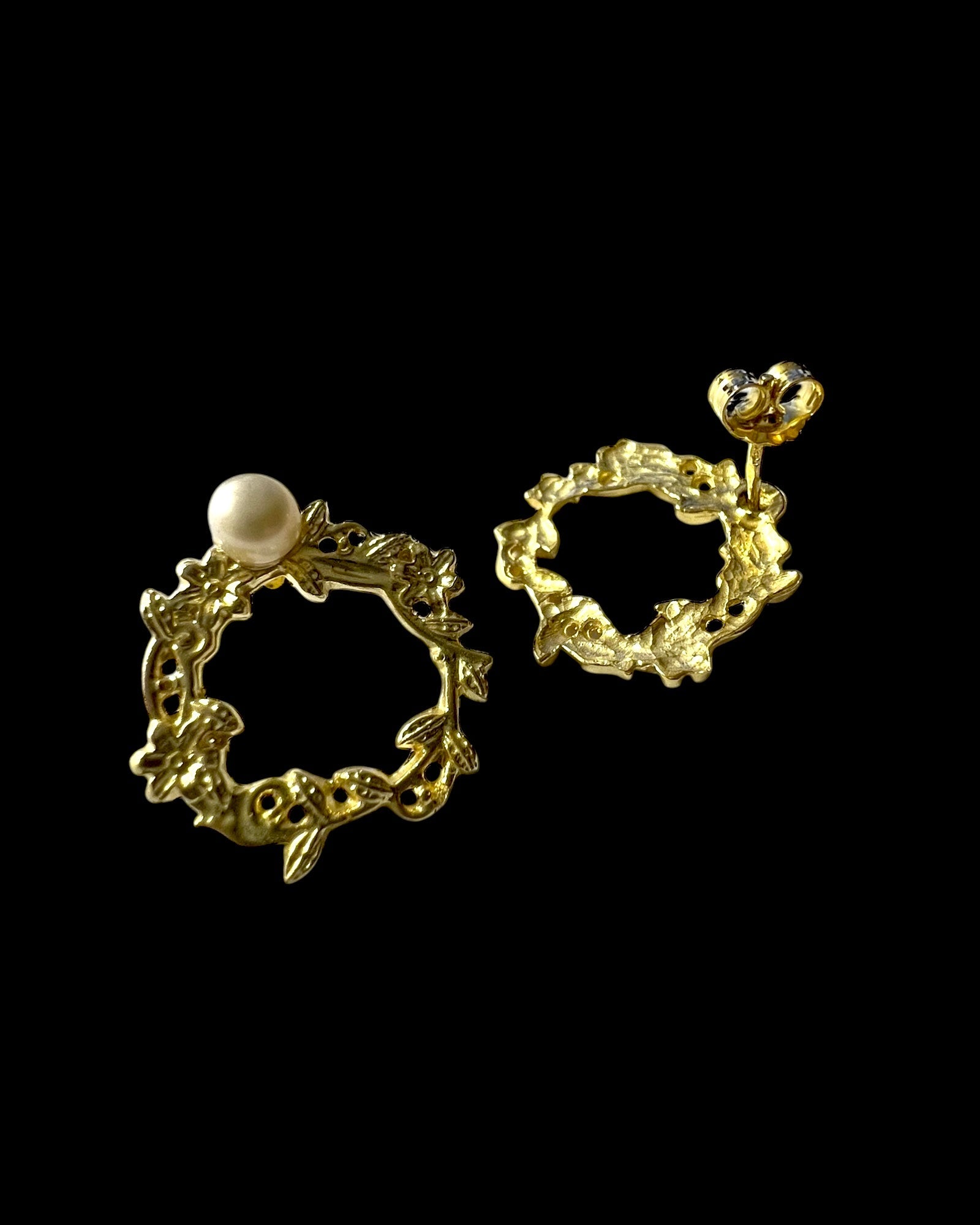 Flower Earrings with Pearls in Gold-Plated Silver
