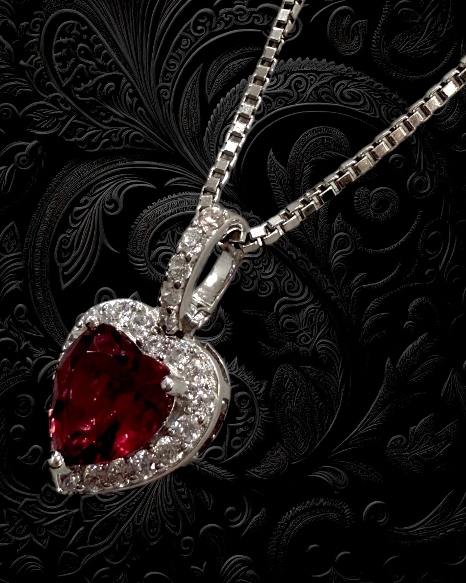Colar Coração Vermelho em Prata