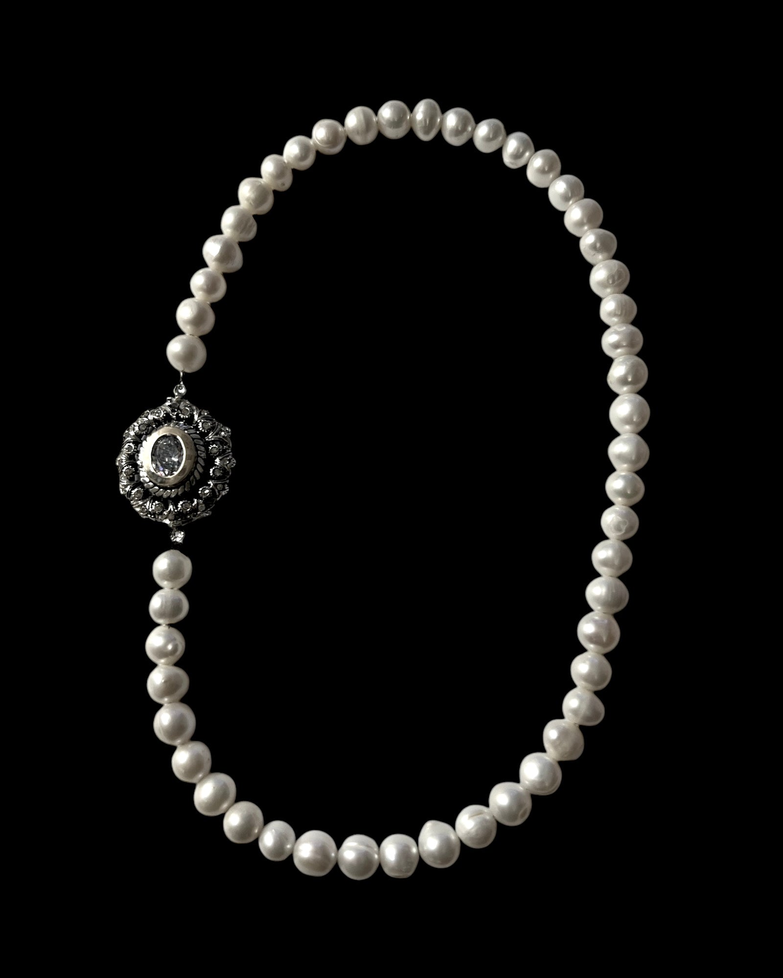 Solitaire Pearl Necklace in Silver and Gold
