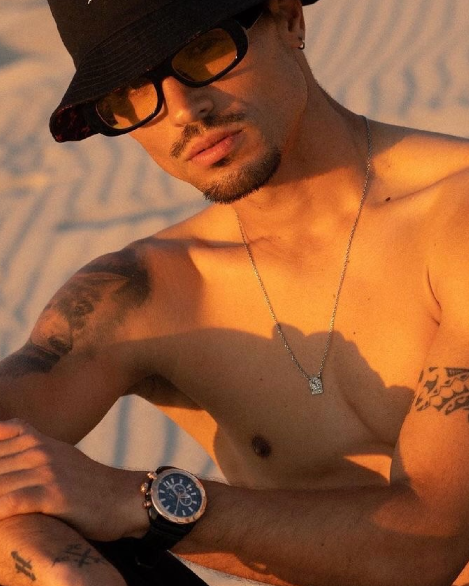 Escapulário longo homem em prata 925% com malha tradicional e medalhas religiosas de Nossa Senhora e Sagrado Coração.