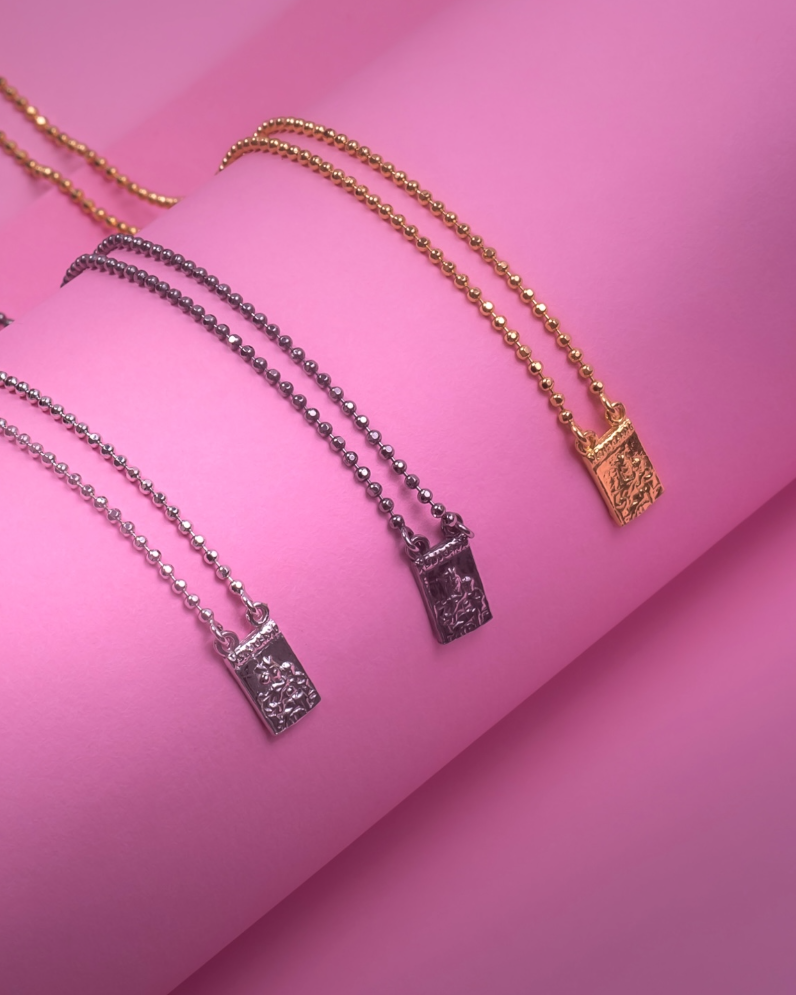 S- Escapulário de Malha Esfera em Prata Escurecida